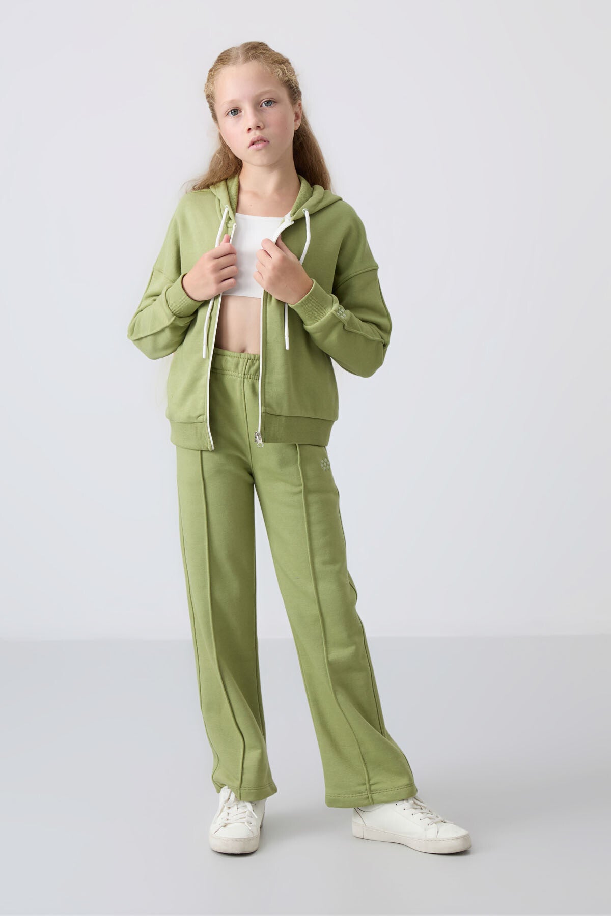 Yağ Yeşil Pamuklu İçi Tüylü Yumuşak Dokulu Standart Fit Nakışlı Kız Çocuk Eşofman Takım - 75161
