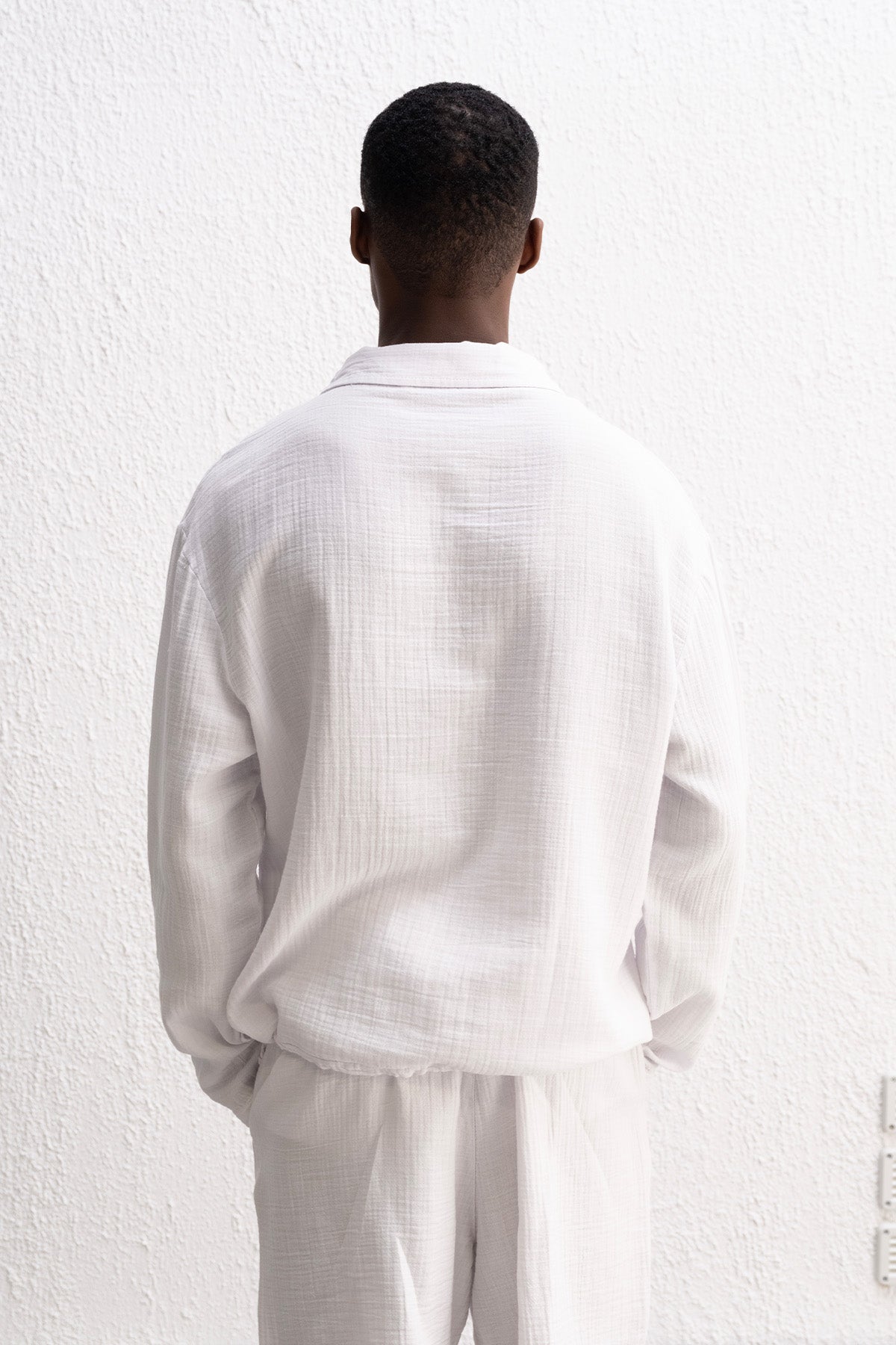 YAKASI DÜĞMELİ UZUN KOLLU BEYAZ GÖMLEK - BEYAZ L