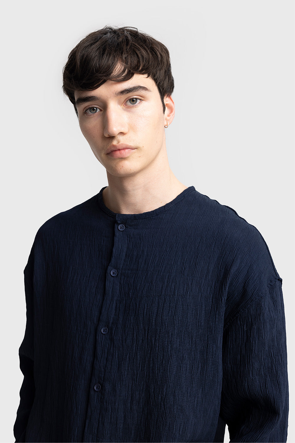 YAKASIZ KIRIŞIK GÖRÜNÜMLÜ GÖMLEK