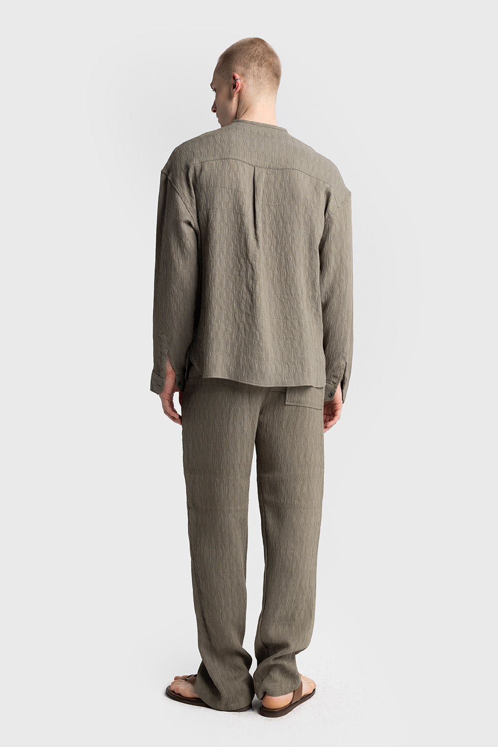 YAKASIZ KIRIŞIK GÖRÜNÜMLÜ GÖMLEK - HAKİ S