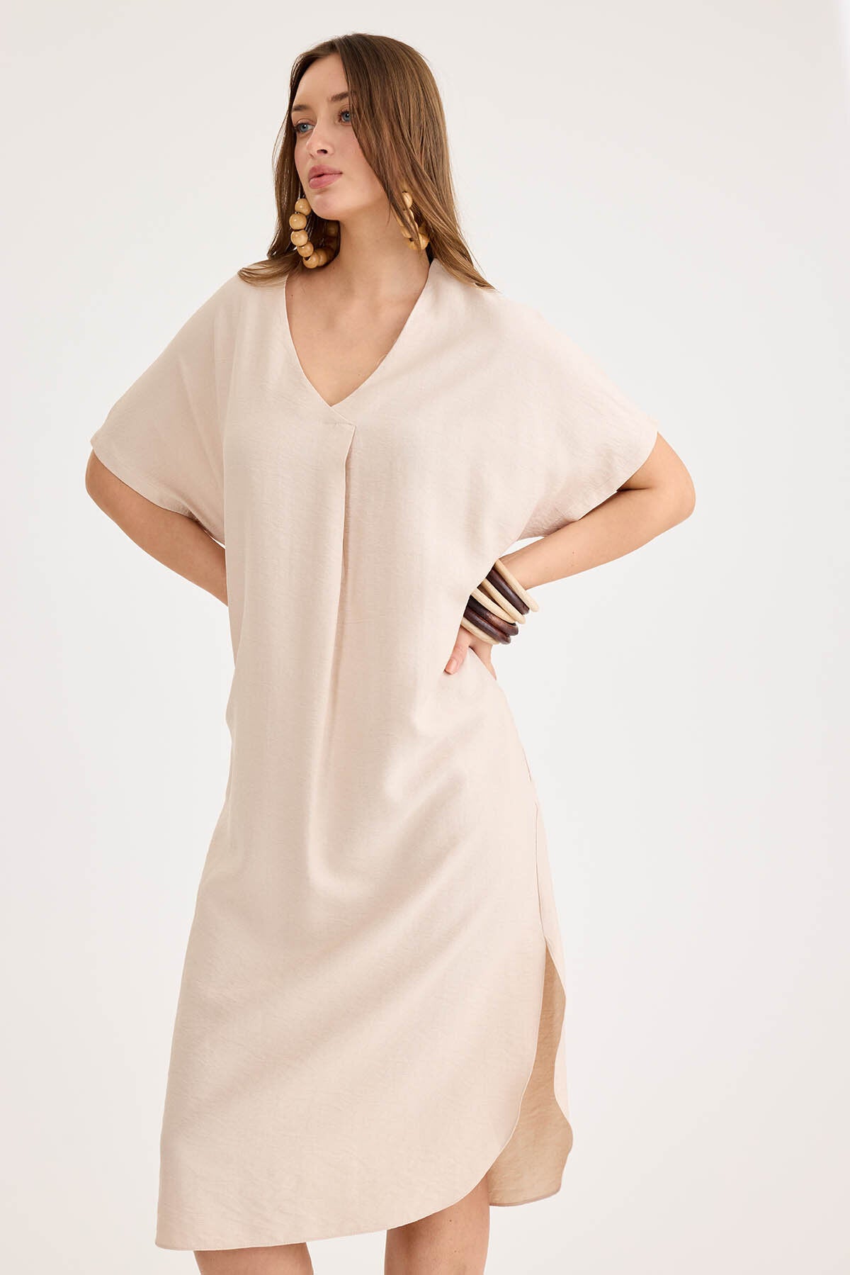 Yanları Yırtmaçlı V Yaka Kısa Kol Cepli Elbise