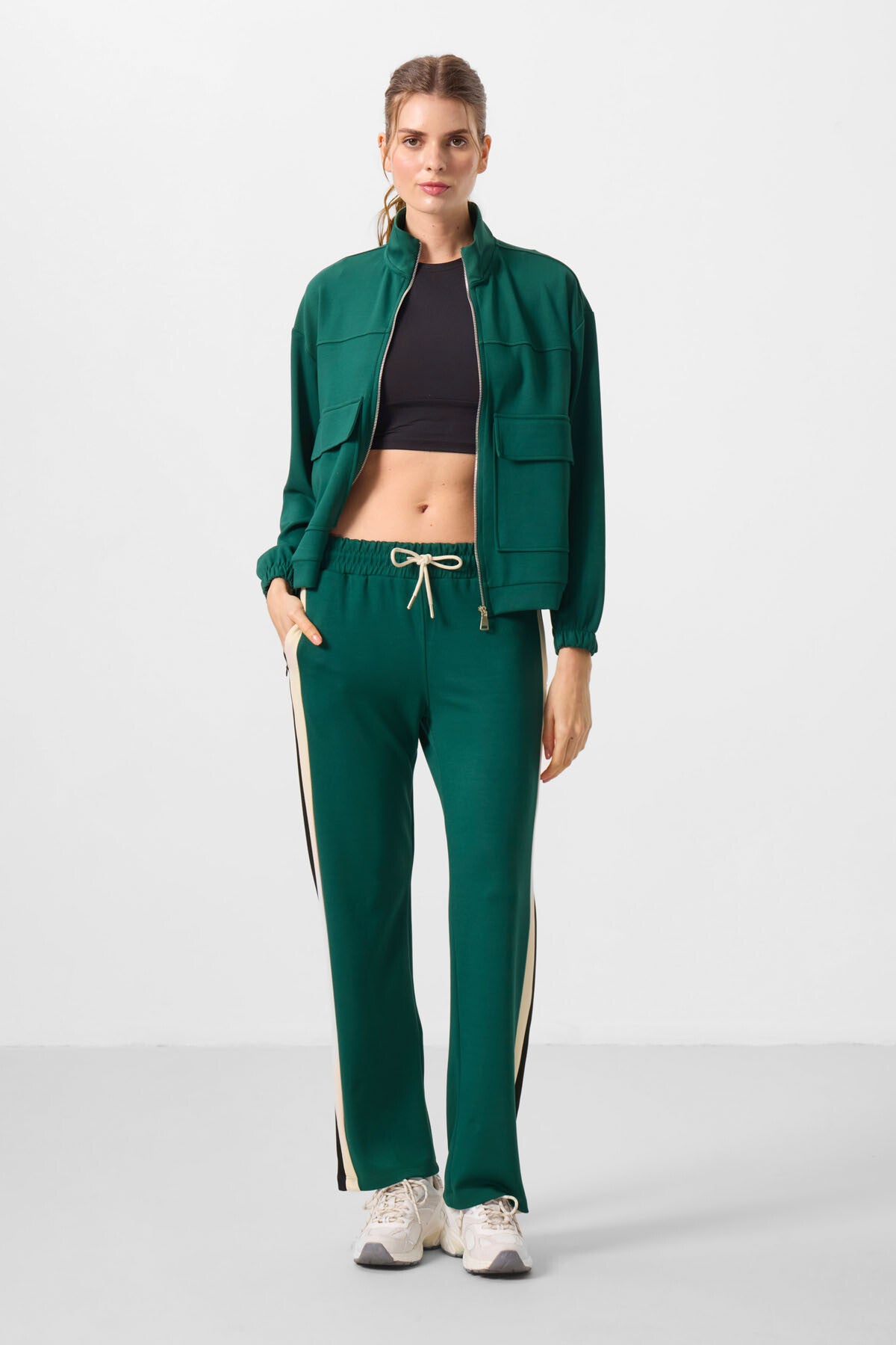 Yeşil Yumuşak Dokulu Dik Yaka Oversize Kargo Cepli Kadın Crop Top Sweatshirt - 97301