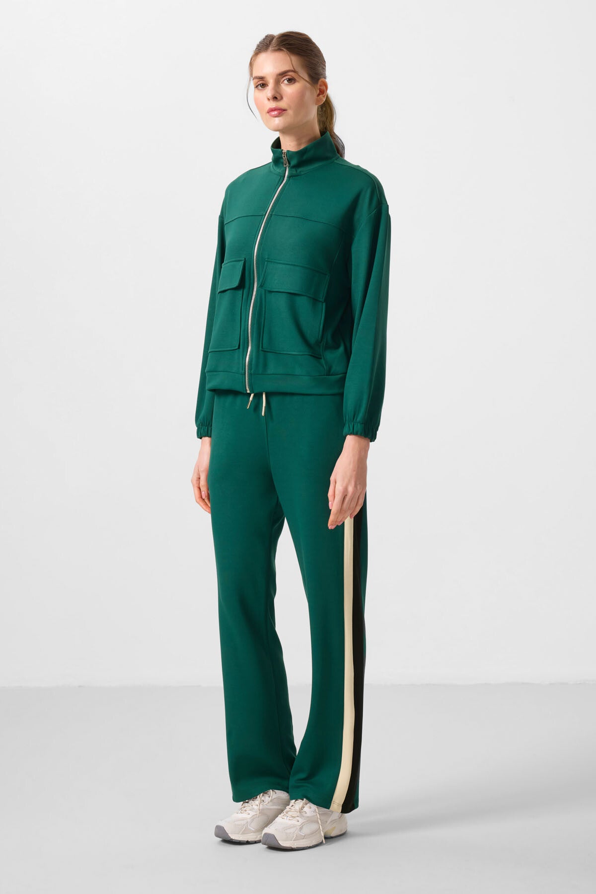 Yeşil Yumuşak Dokulu Dik Yaka Oversize Kargo Cepli Kadın Crop Top Sweatshirt - 97301