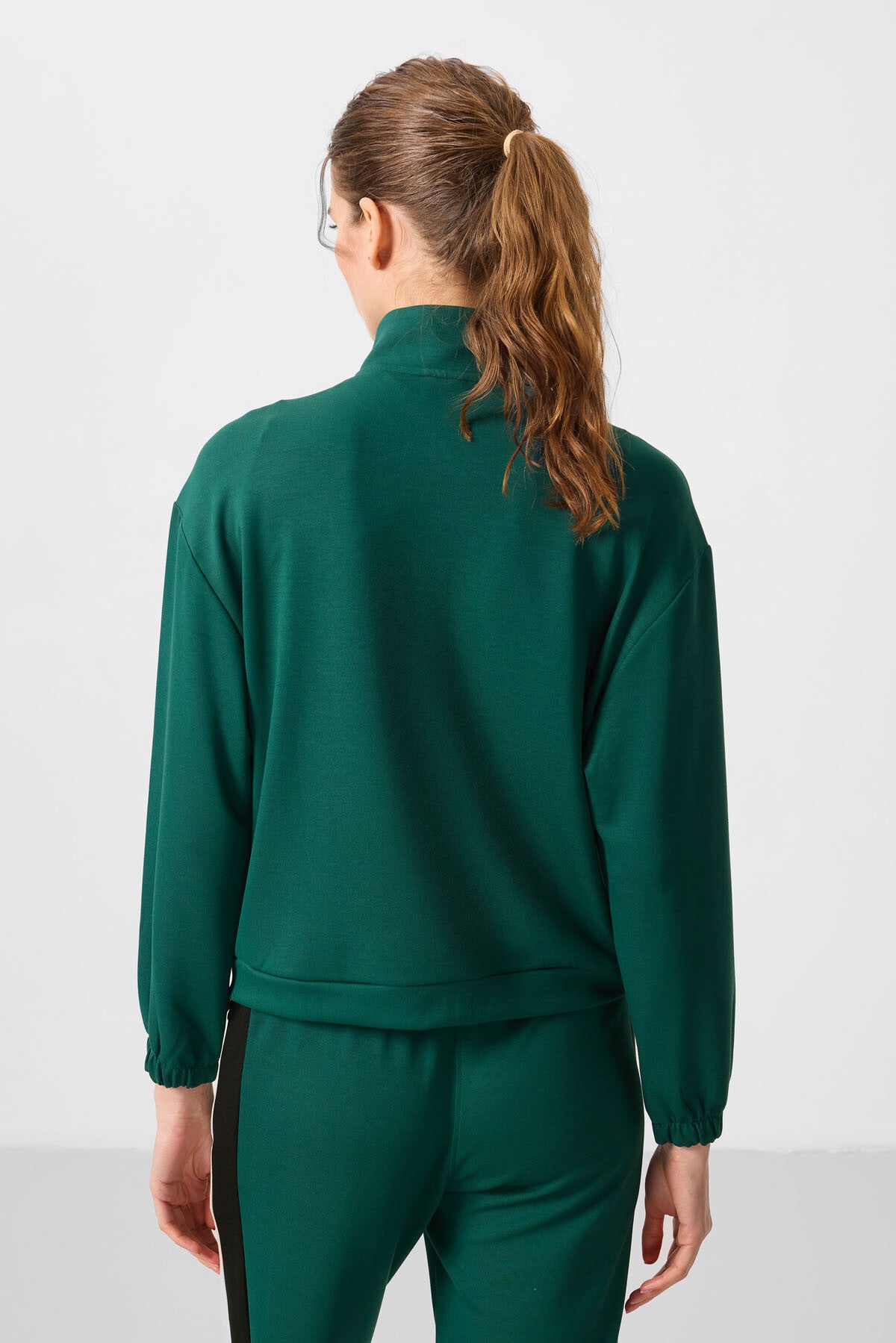 Yeşil Yumuşak Dokulu Dik Yaka Oversize Kargo Cepli Kadın Crop Top Sweatshirt - 97301