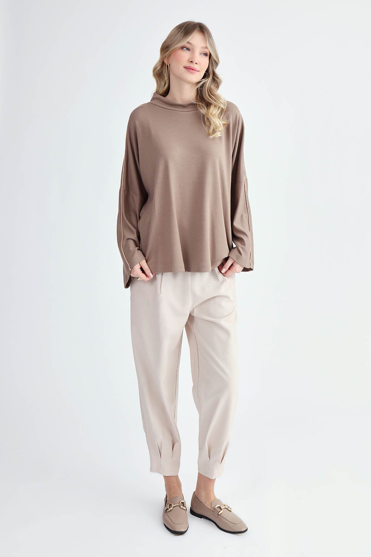 Yuvarlak Yaka Kenarı Şeritli Oversize Bluz