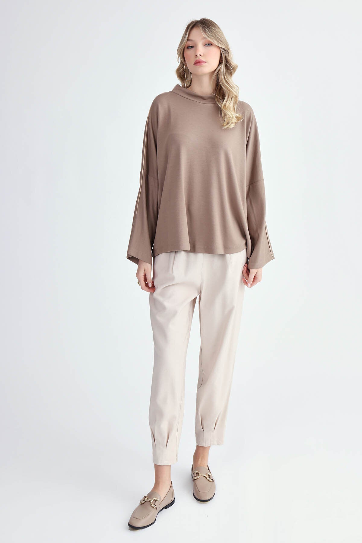 Yuvarlak Yaka Kenarı Şeritli Oversize Bluz