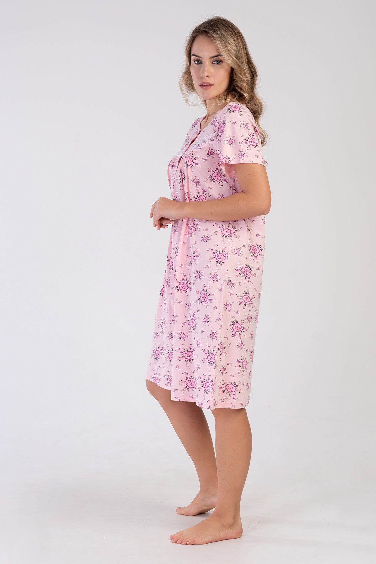 Woman Qely Nightgown
