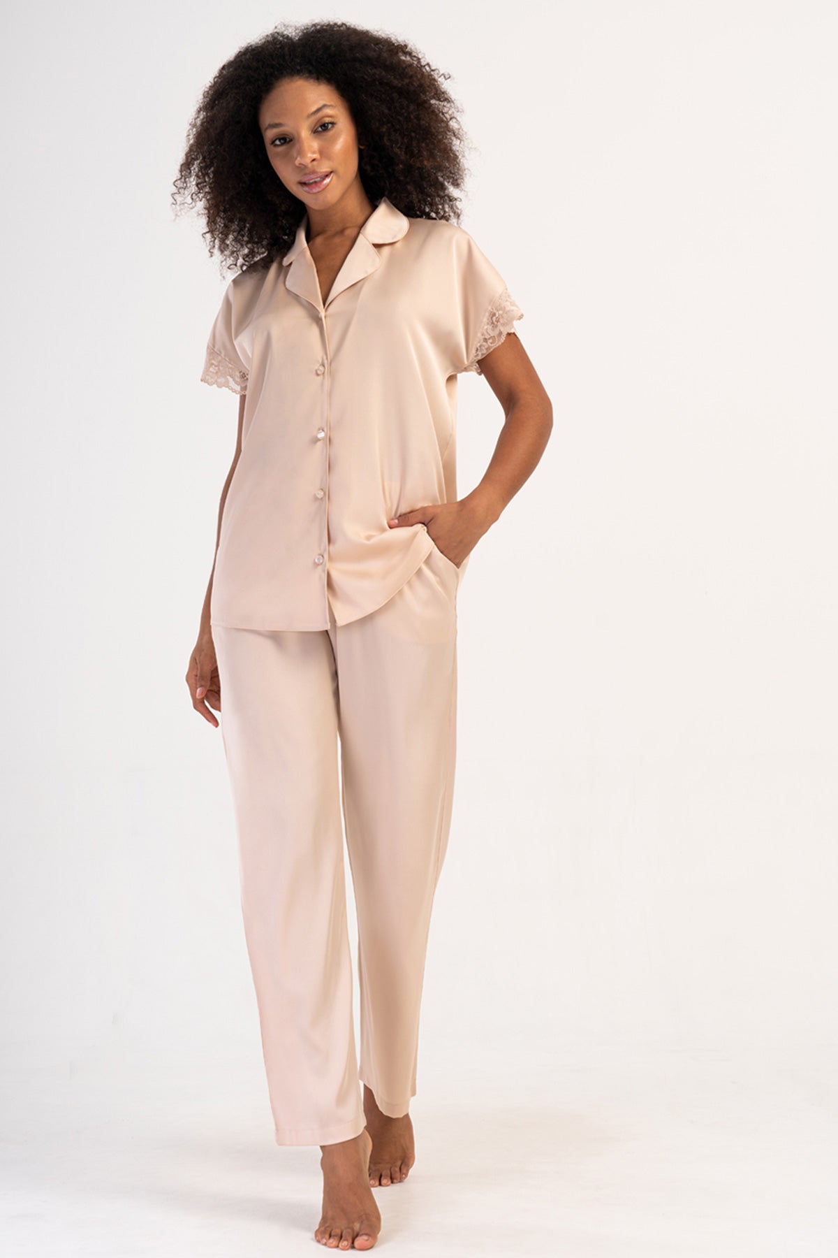 KADIN SATEEN KOMPLE DUGMELI K.KOL PIJAMA TAKIM