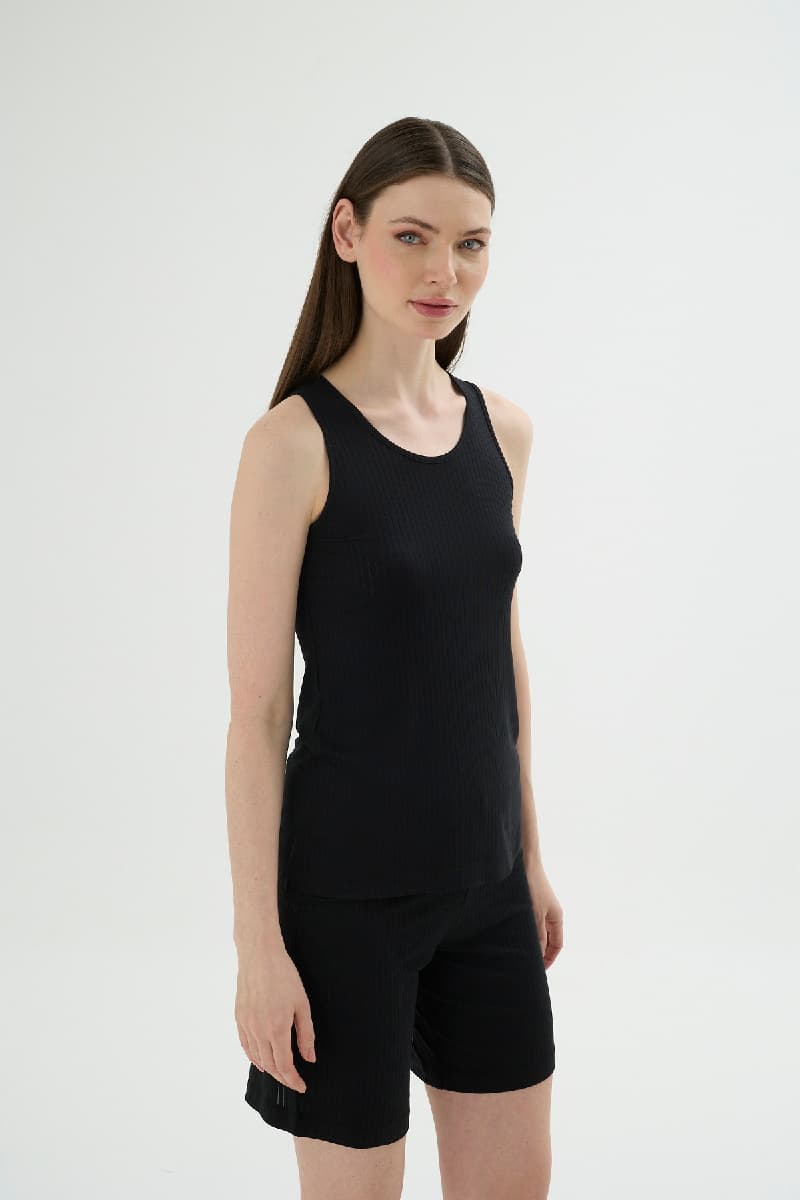 17864 WOMEN’S WIDE-STRAP SHORTS SET