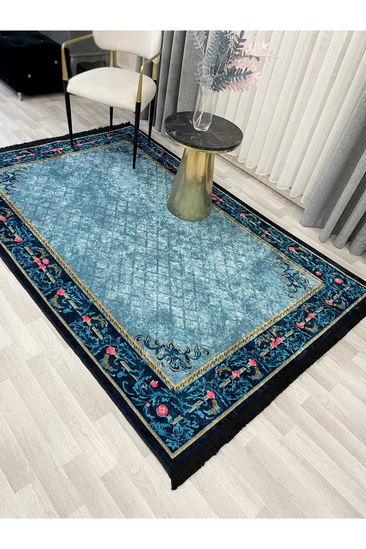Çiçekli Bordürlü Lacivert Lateks Deri Taban Halı