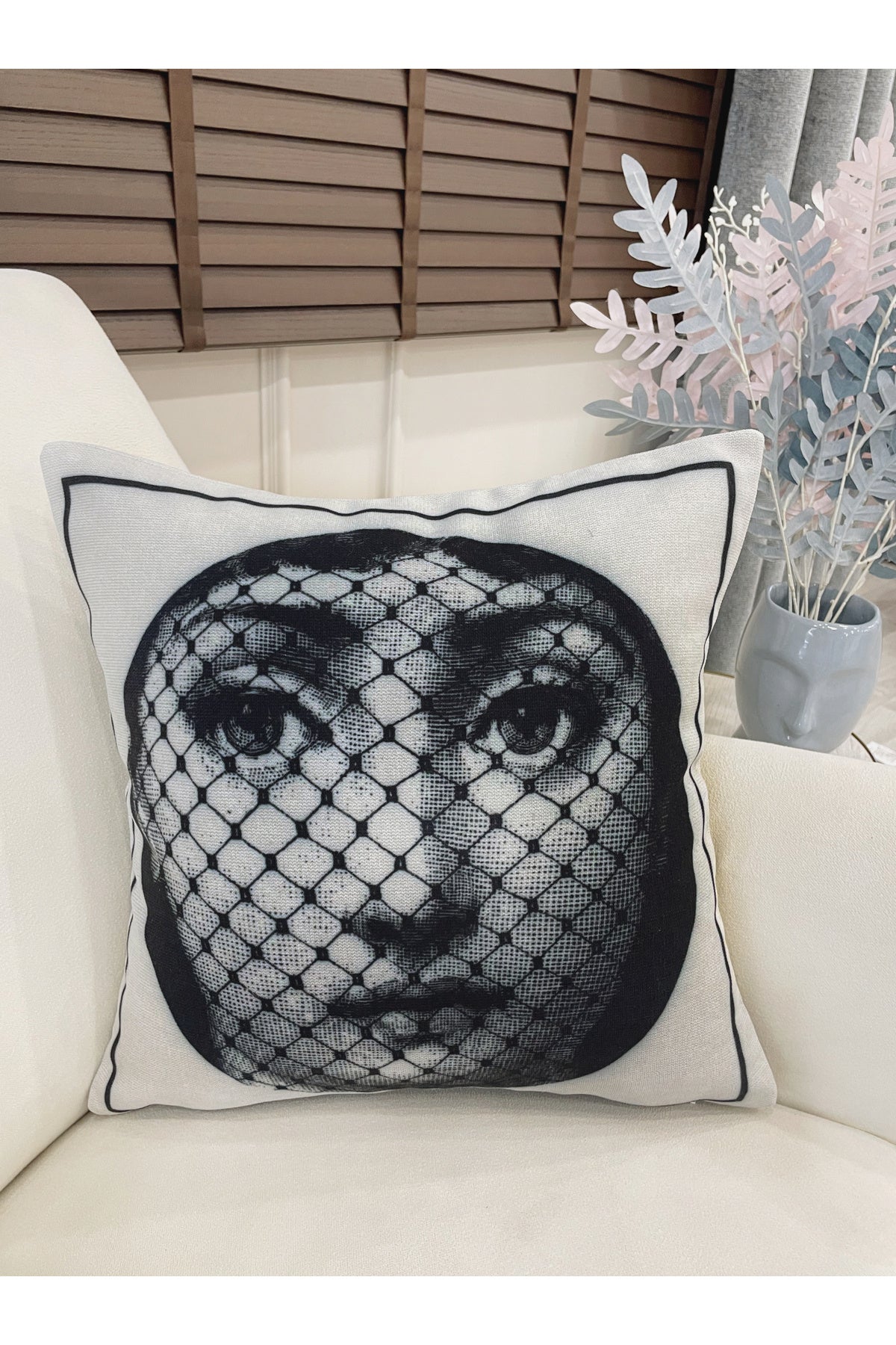 Açık Gri Fornasetti Lina Cavalieri Yüz Temalı Kırlent Kılıfı 45x45