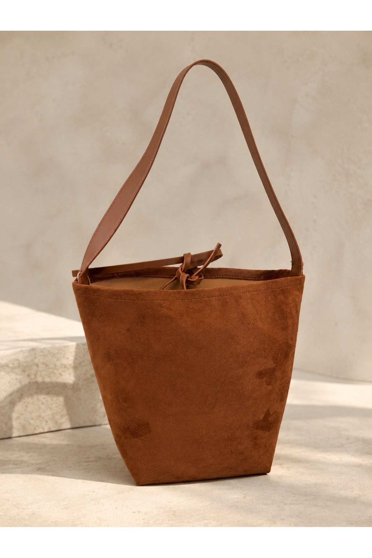 Kadın Taba Süet Görünümlü Kapaklı Çapraz Askılı Çanta 29x20 CNT729