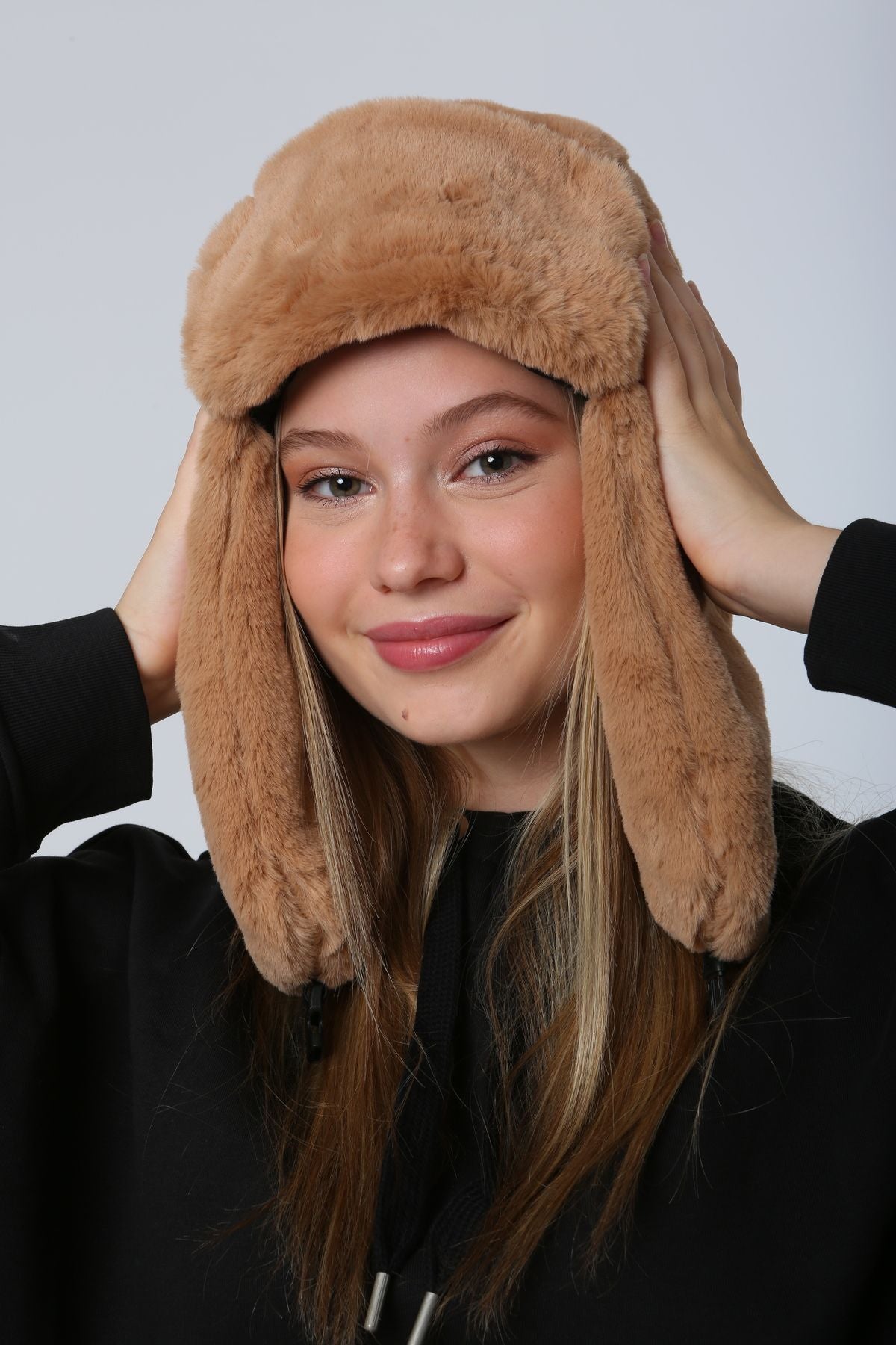 Kırmızı Kalın Peluş Bere, Kulak Koruyucu Model, Kışlık Sıcak Tutan Şapka