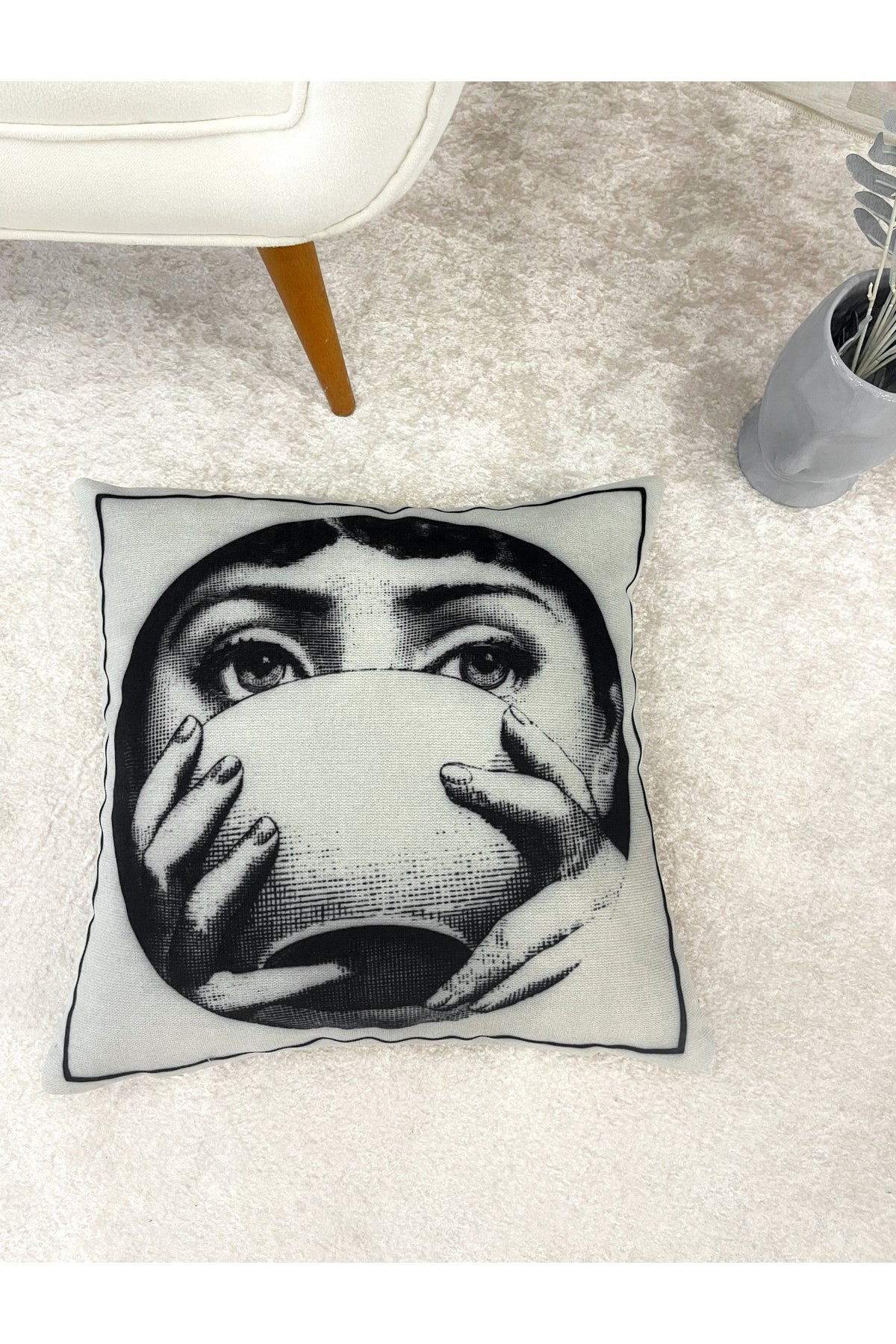 Açık Gri Fornasetti Lina Cavalieri Yüz Temalı Kırlent Kılıfı 45x45
