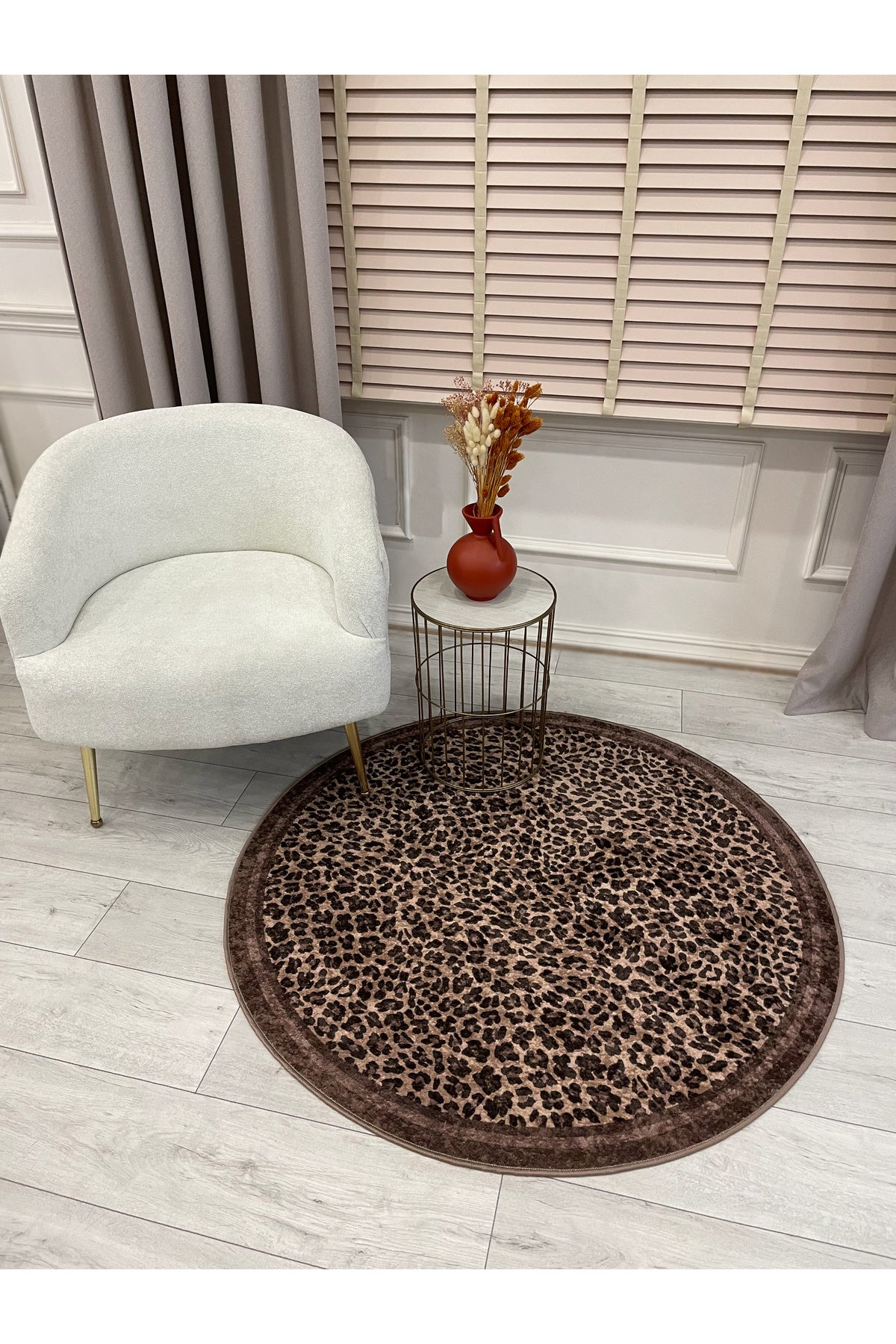 Leopar Desenli Oval Lateks Deri Halı