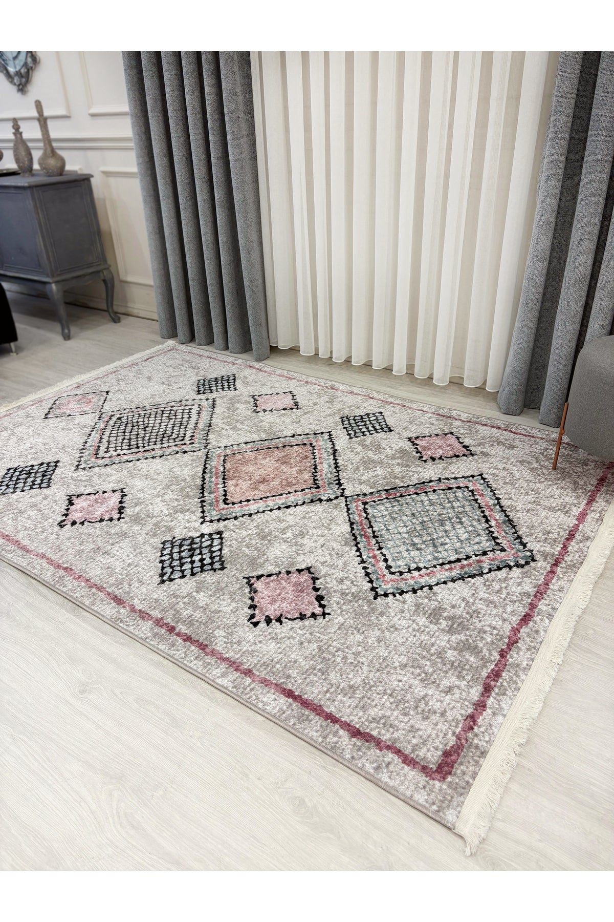 Bej - Pudra Rengi Etnik Desen Lateks Kaymaz Taban Halı