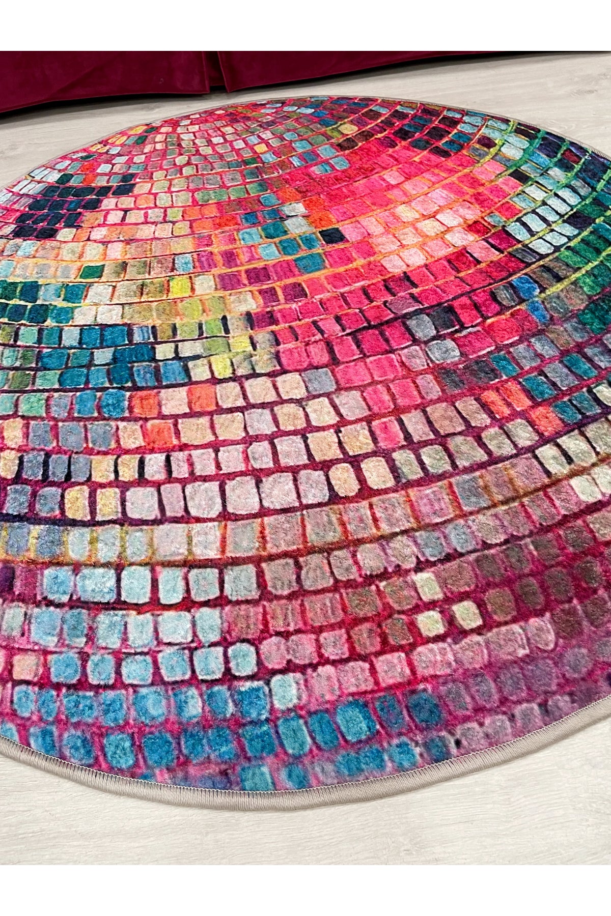 Pembe Disko Topu Şekilli Daire Lateks Taban Halı