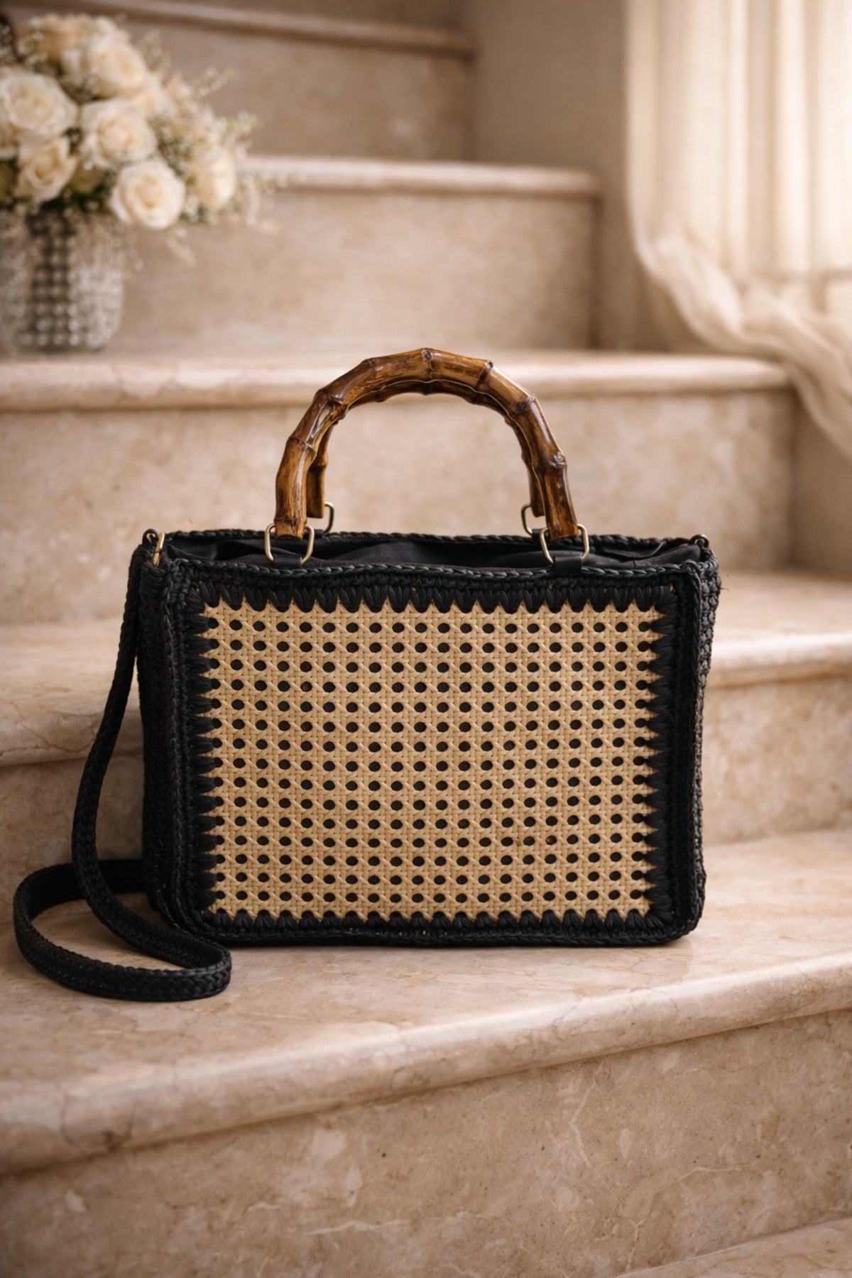 El Yapımı Rattan Örgü Çanta – Bambu Kulplu Doğal Yazlık Model 26x33 Cm CNT1046
