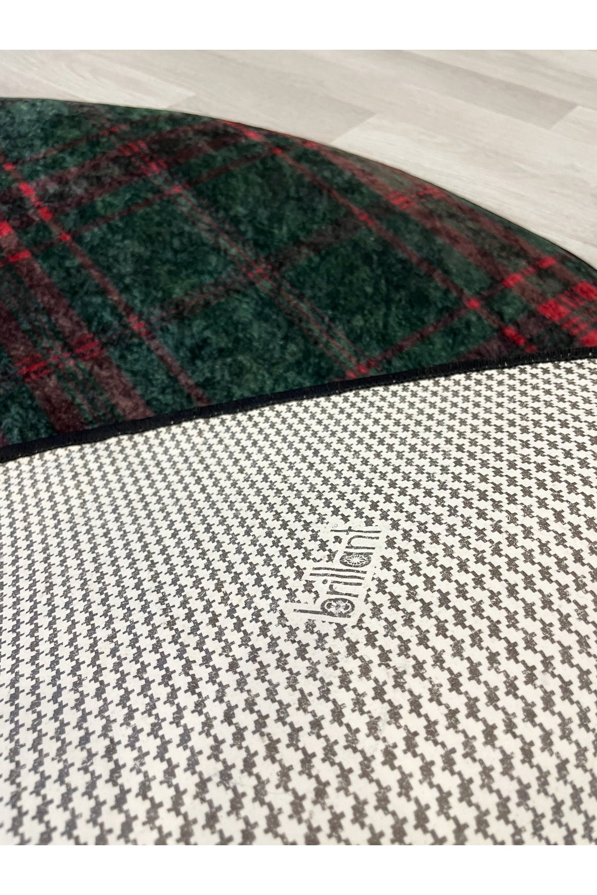 Bear Ekose Desenli Genç Odası Lateks Taban Halı