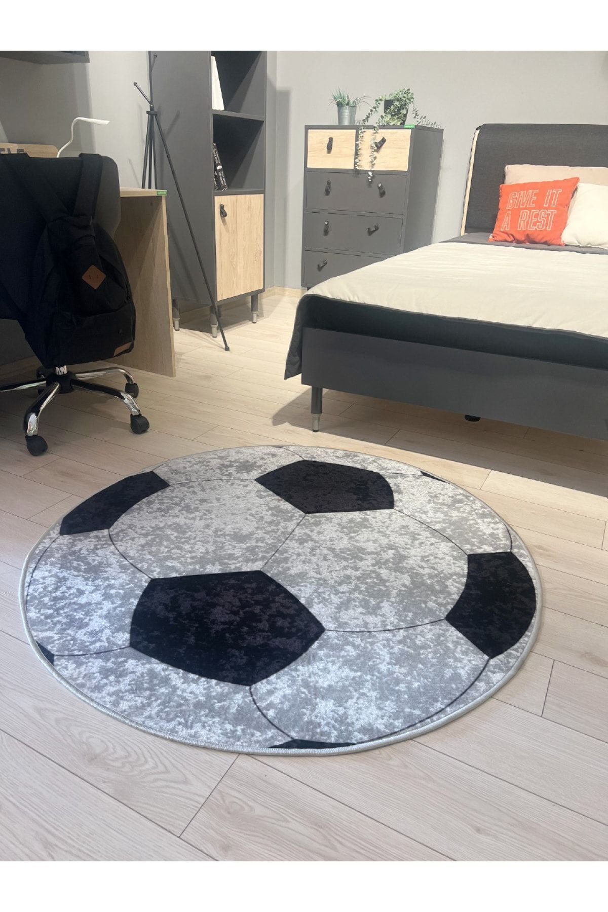 Futbol Topu Desenli Yıkanabilir Yuvarlak Çocuk Genç Halısı - Gri