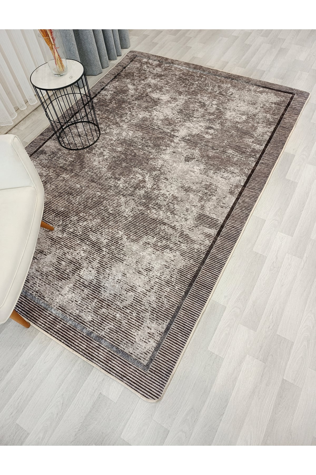 Vizon Kahverengi Geometrik Desen Kaymaz Taban Yolluk Halı