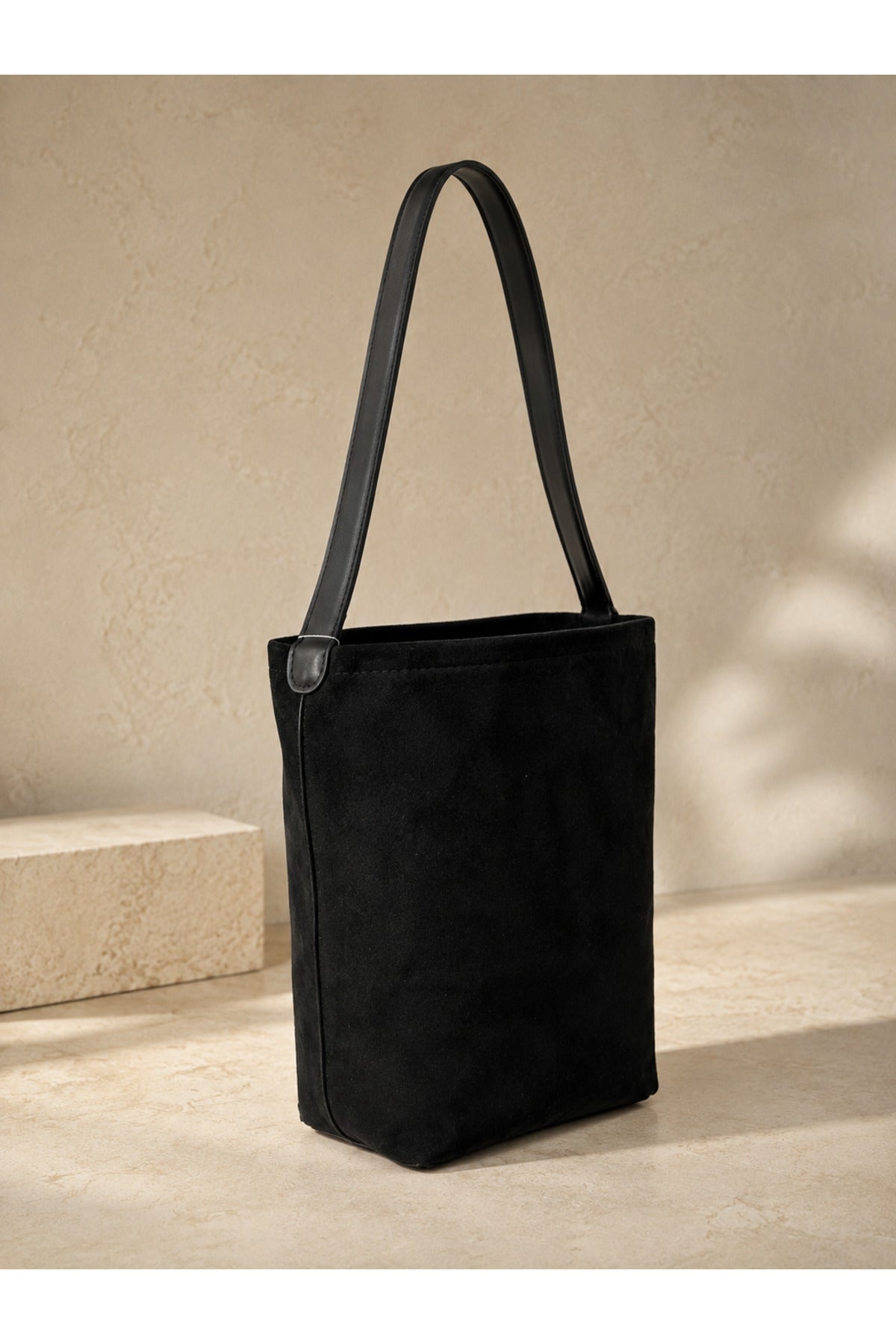 Kadın Taba Süet Görünümlü Kapaklı Çapraz Askılı Çanta 29x20 CNT729