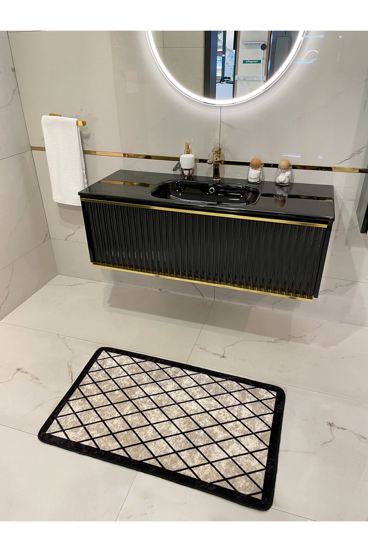 Tekli Geometrik Desen 60x100 Lateks Taban Banyo Paspas - BEJ-SİYAH