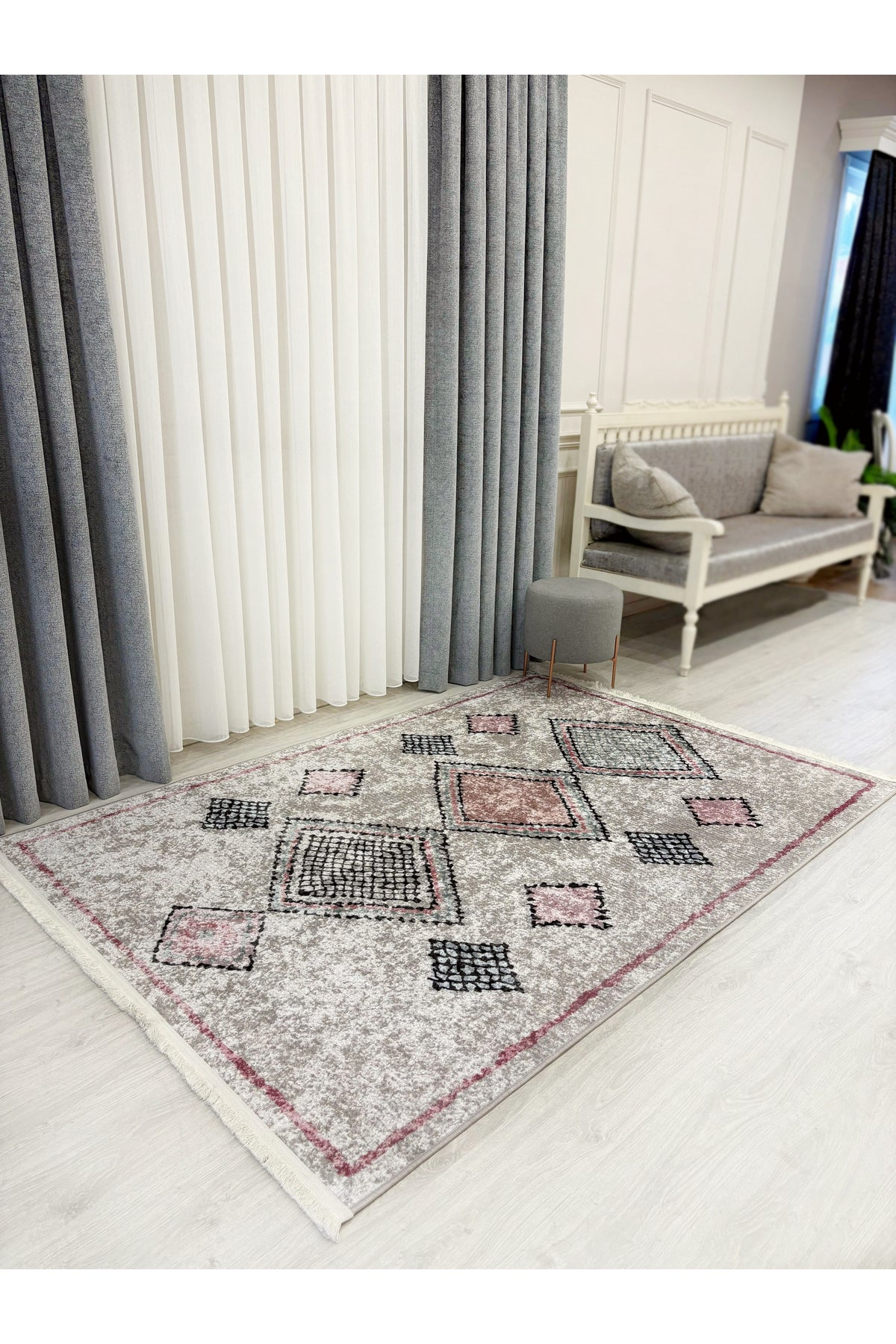 Bej - Pudra Rengi Etnik Desen Lateks Kaymaz Taban Halı