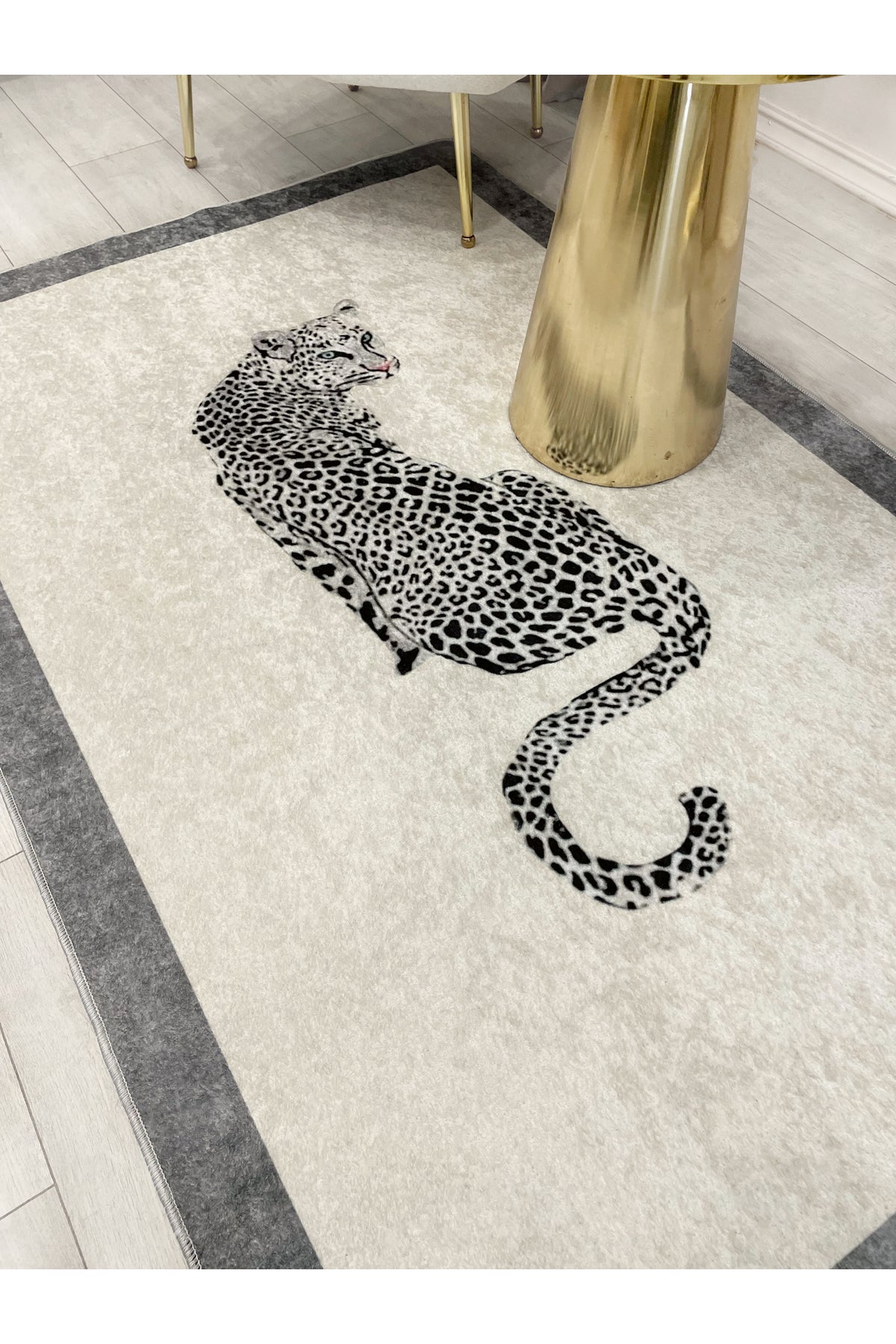 Leopar Desen Krem Gri Çerçeve Lateks Deri Taban Halı