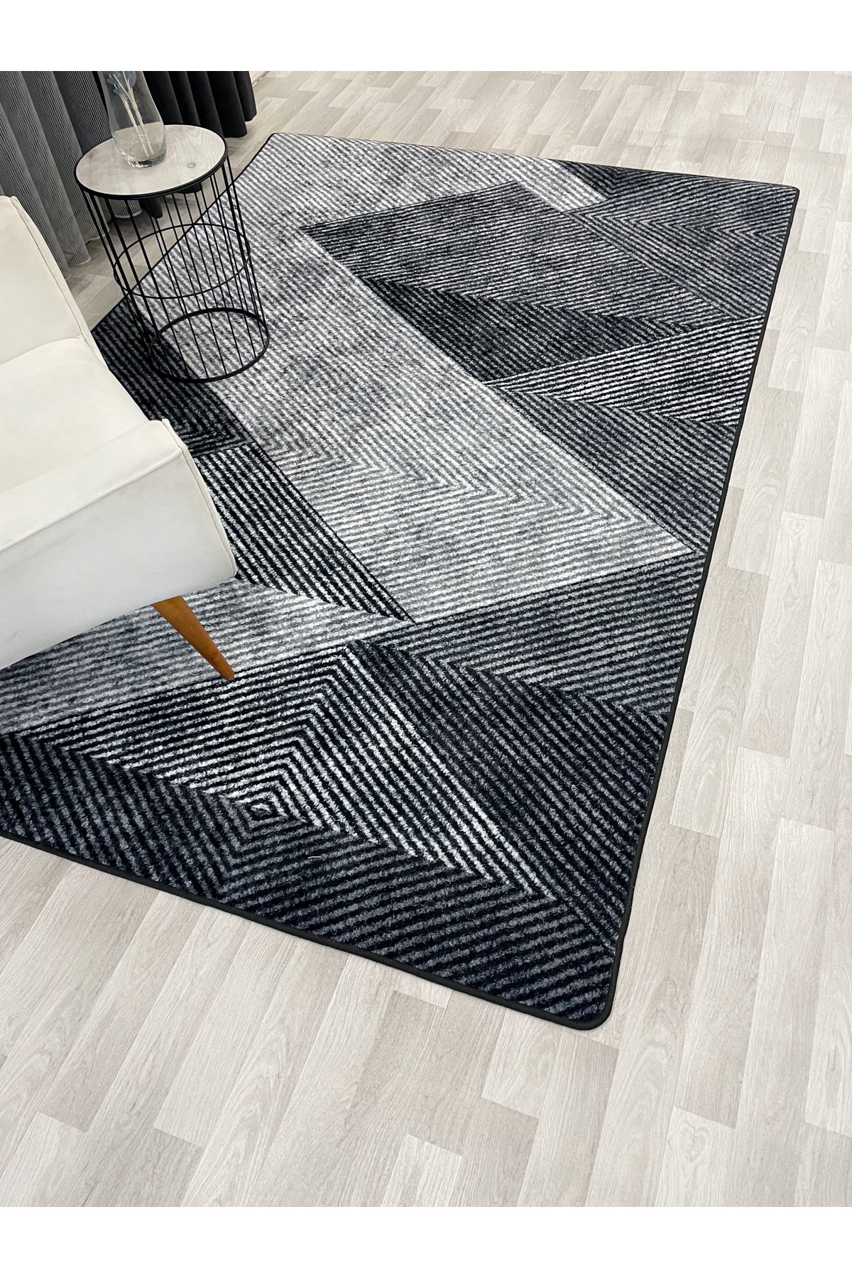 Gri Renk Geometrik Desen Kaymaz Taban Yolluk Halı