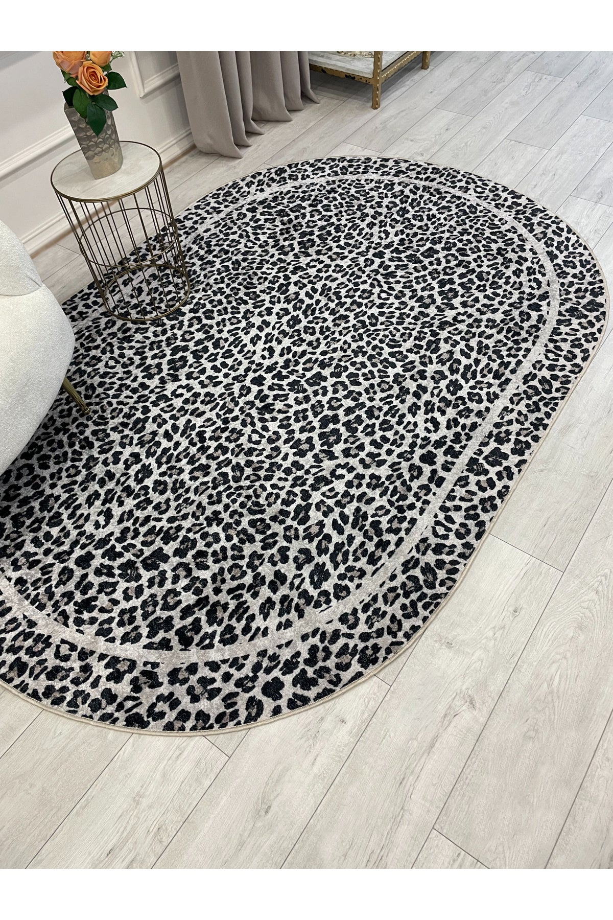 Leopar Desenli Oval Lateks Deri Halı