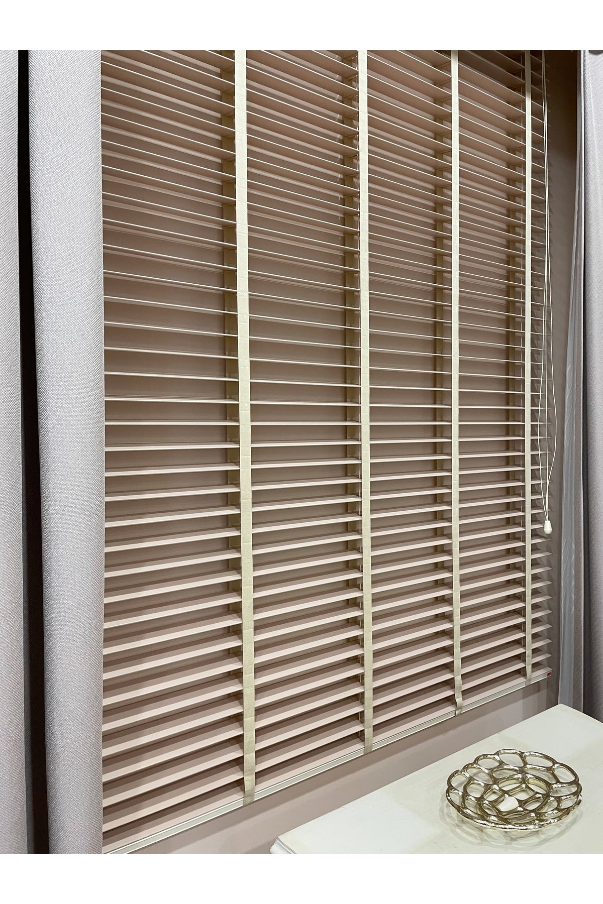 Kızıl Kahve Orijinal Ahşap Jaluzi Perde 50 mm Ofis Modern Ve Tüm Mekanlar Için