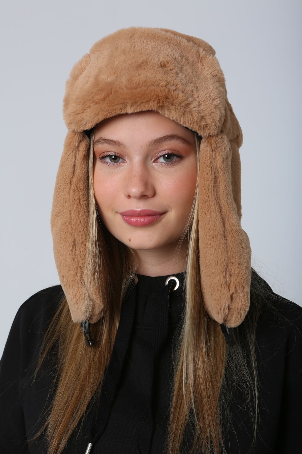 Kırmızı Kalın Peluş Bere, Kulak Koruyucu Model, Kışlık Sıcak Tutan Şapka