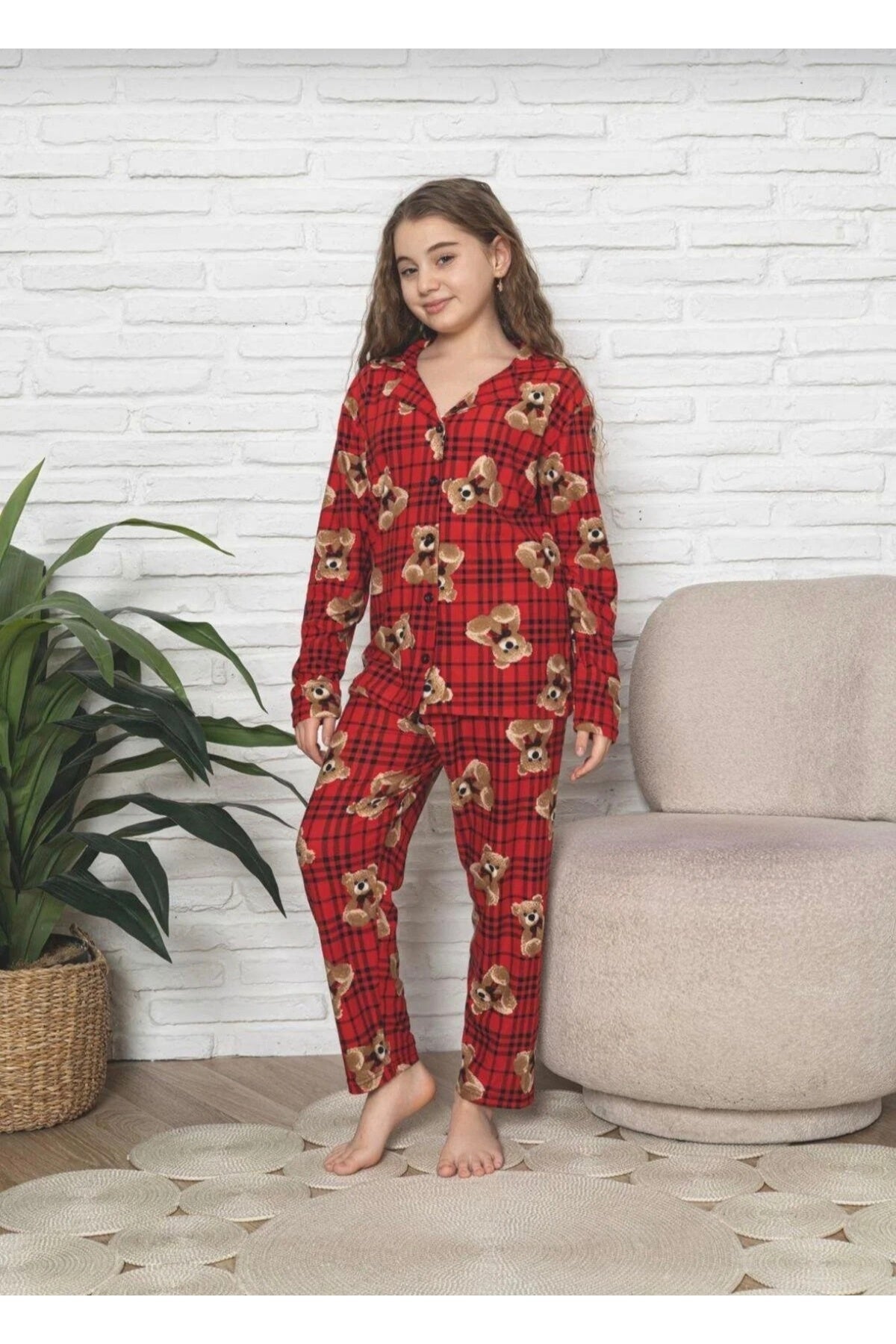 Kız çocuk pamuklu düğmeli uzun kollu ayıcık desenli süet pijama takımı