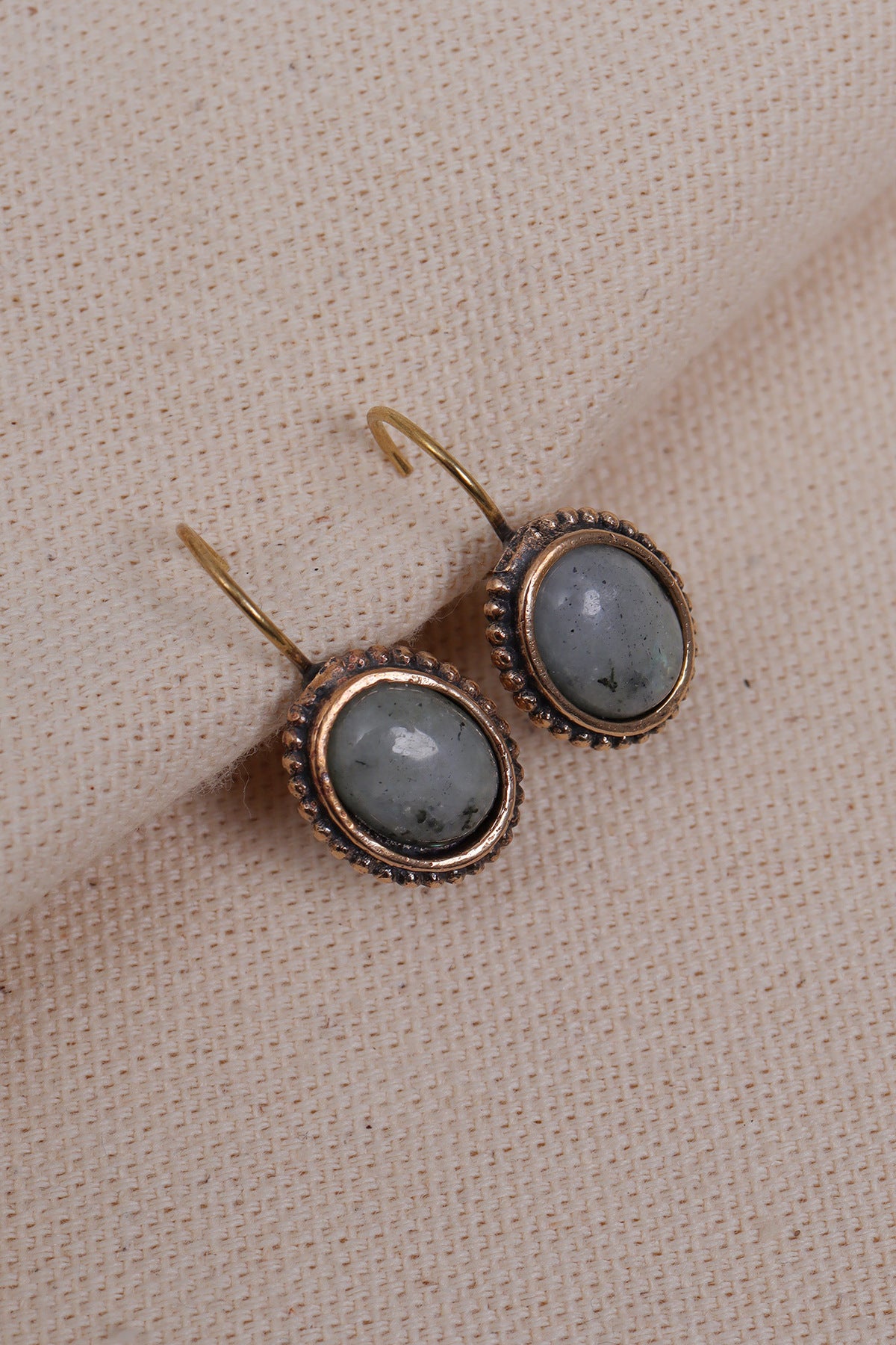 Mini Oval Lapis Taşlı Otantik Küpe