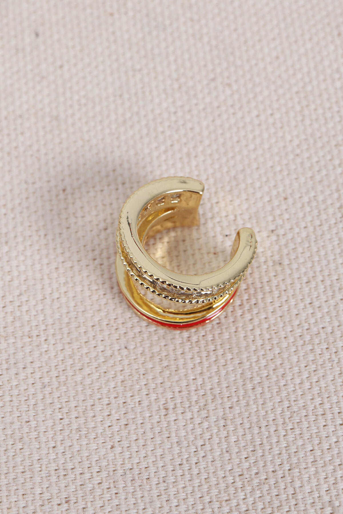 Kırmızı Mineli Gold Renk Kare Taşlı Kıkırdak Küpe