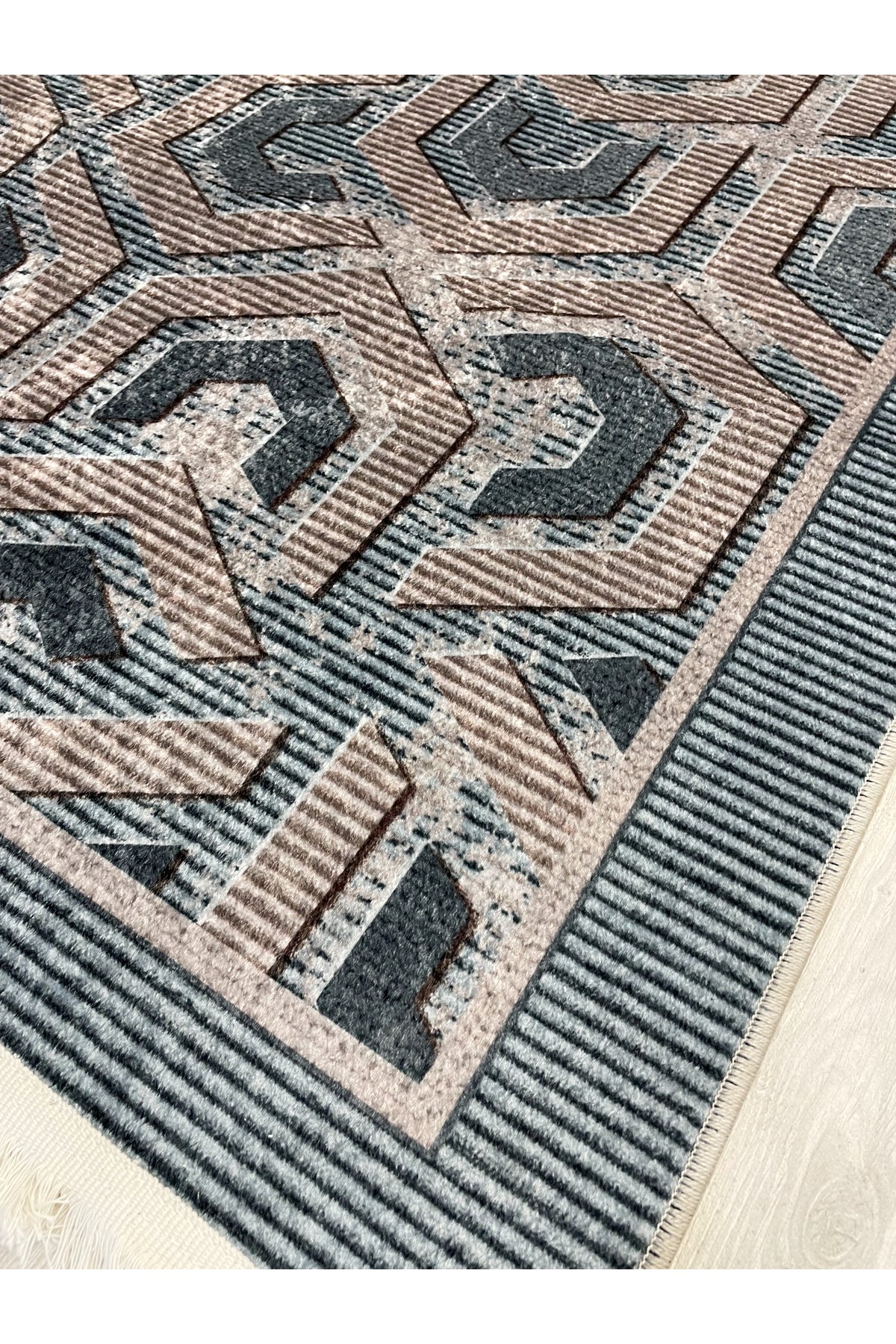 Kahverengi Gri Renk Kabartmalı Görünüm Lateks Deri Taban Halı
