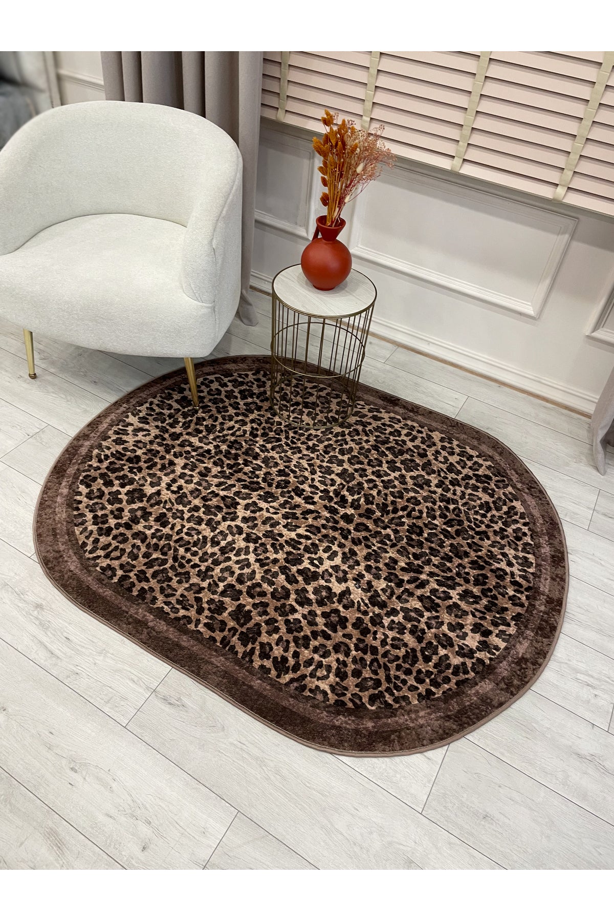 Leopar Desenli Oval Lateks Deri Halı