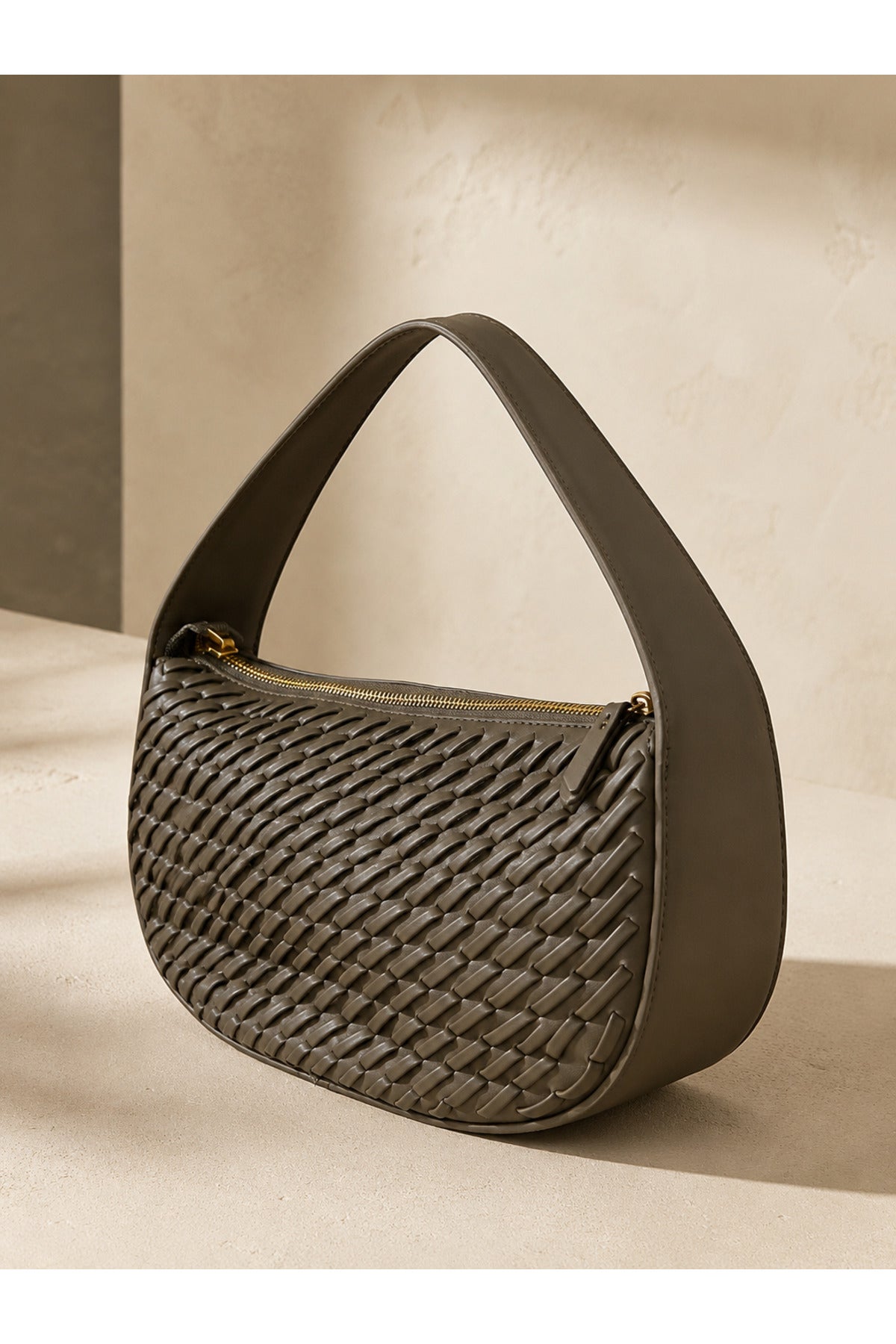 Kadın Taba Süet Görünümlü Kapaklı Çapraz Askılı Çanta 29x20 CNT729