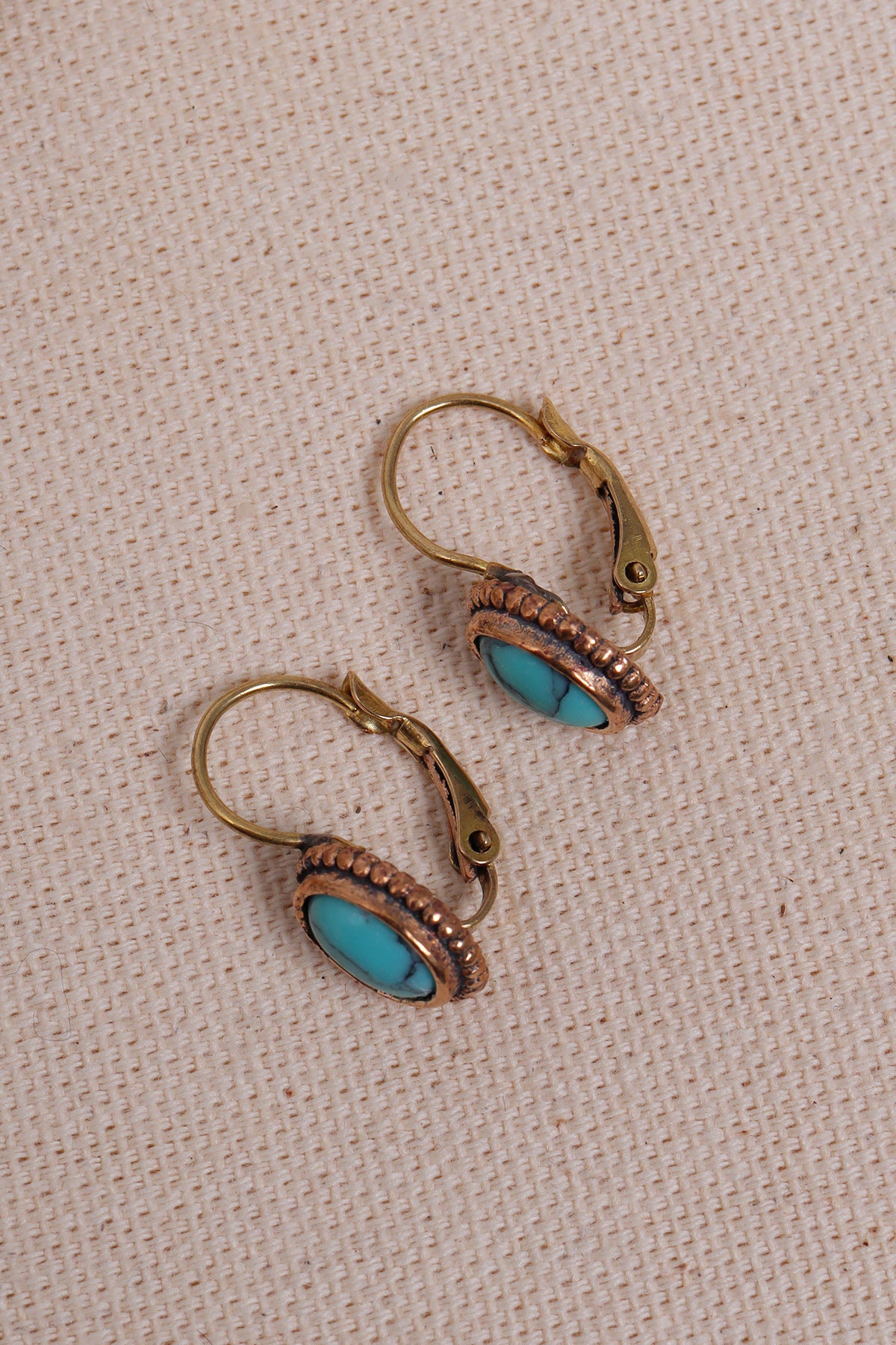 Mini Oval Lapis Taşlı Otantik Küpe