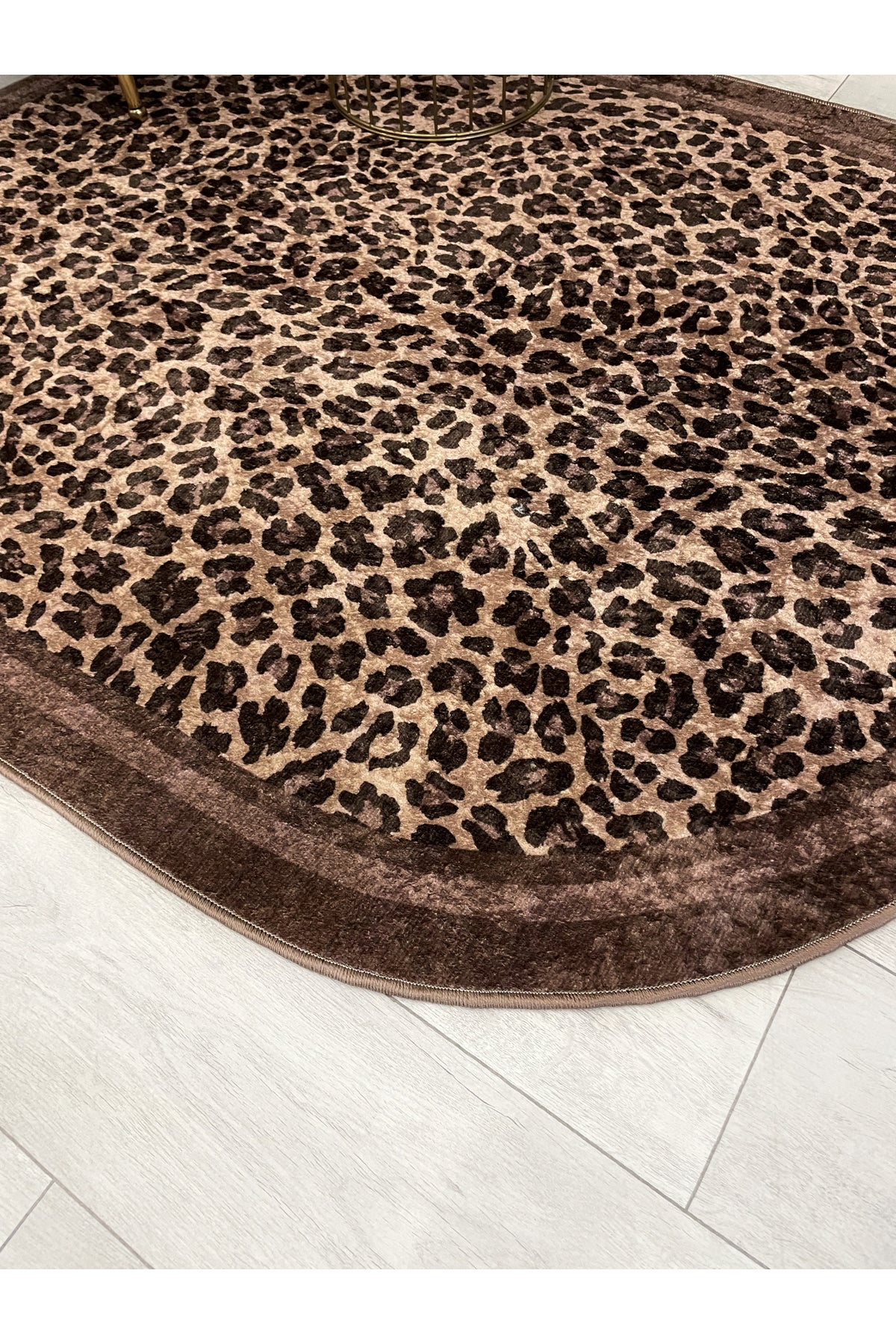 Leopar Desenli Oval Lateks Deri Halı