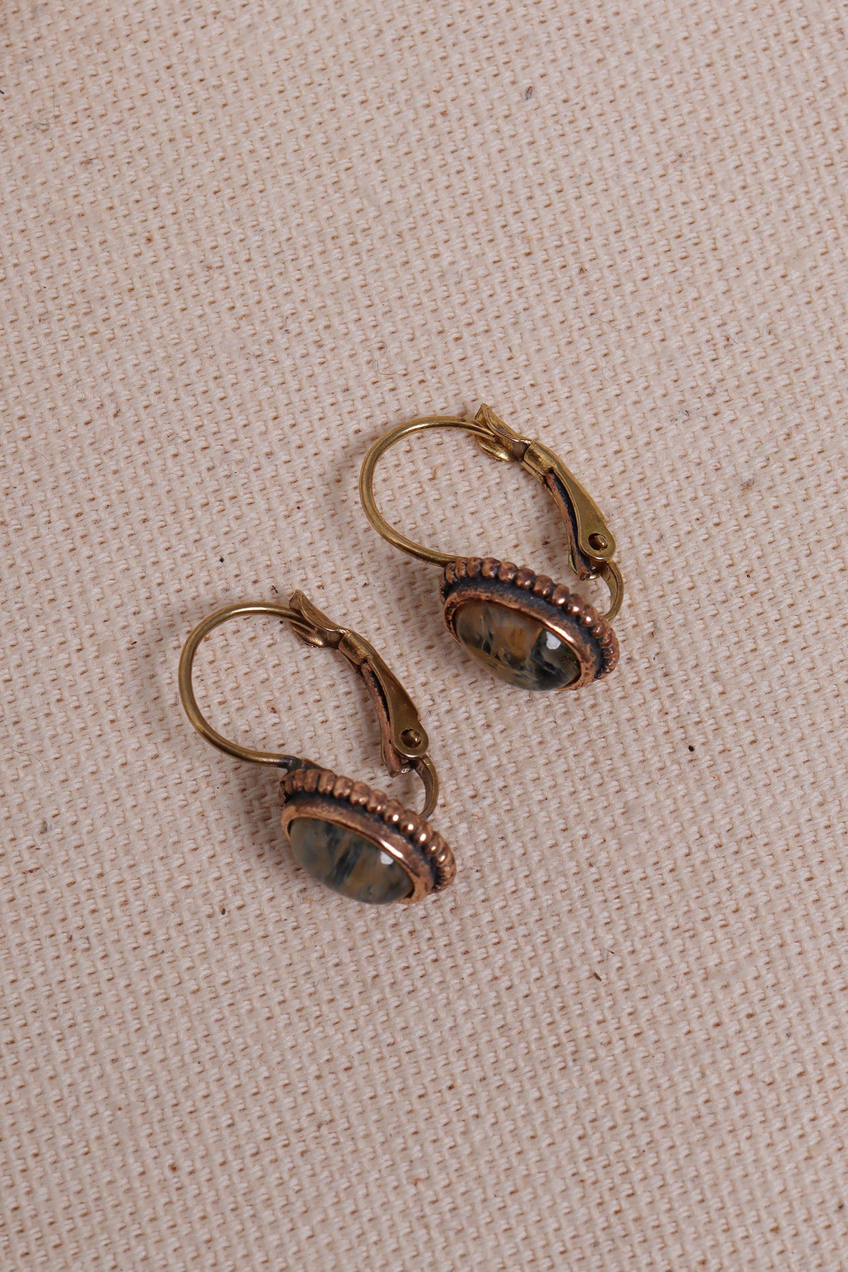 Mini Oval Lapis Taşlı Otantik Küpe