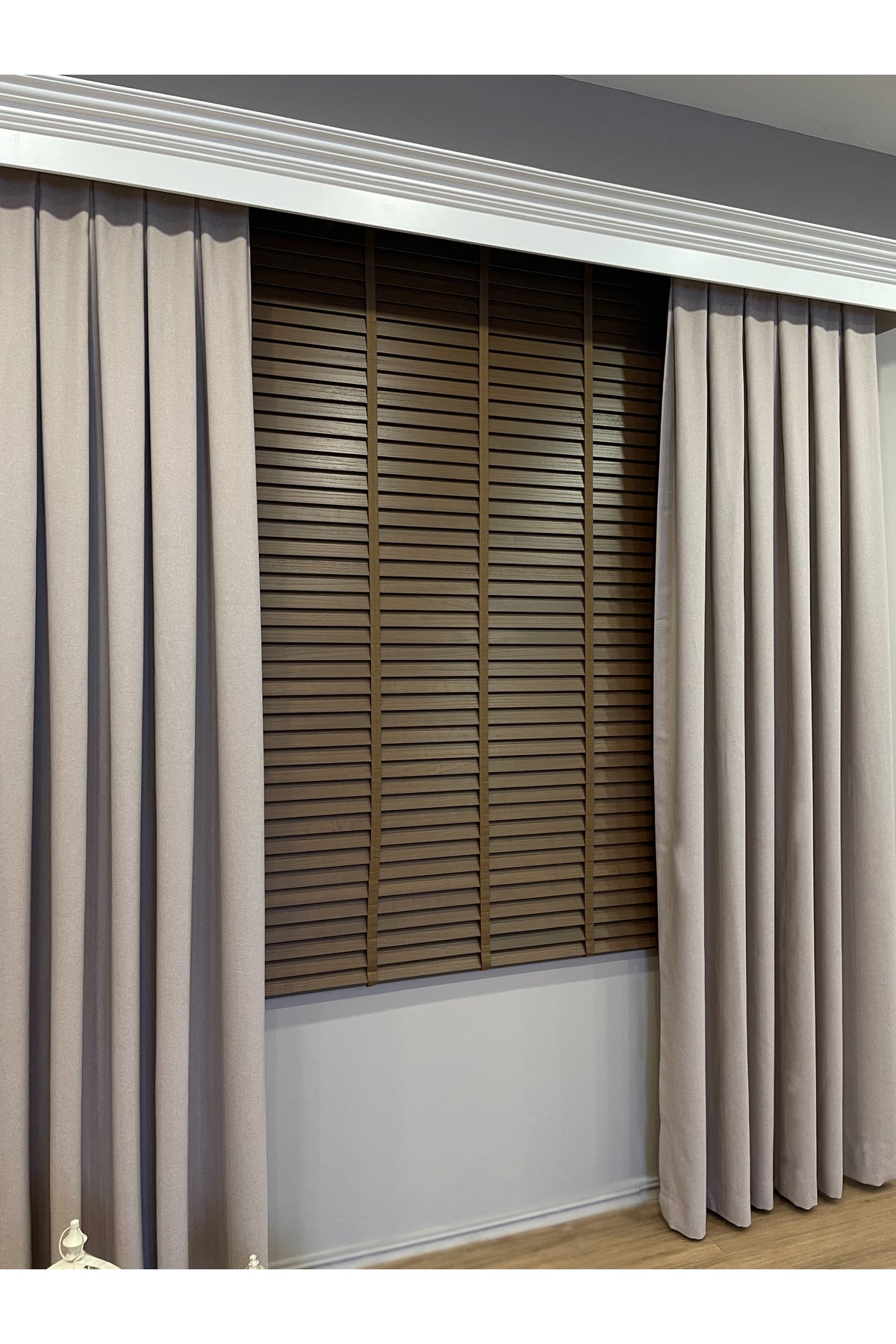 Kahverengi %100 Orijinal Ahşap Jaluzi Perde 50 Mm Ofis Modern Ve Tüm Mekanlar Için