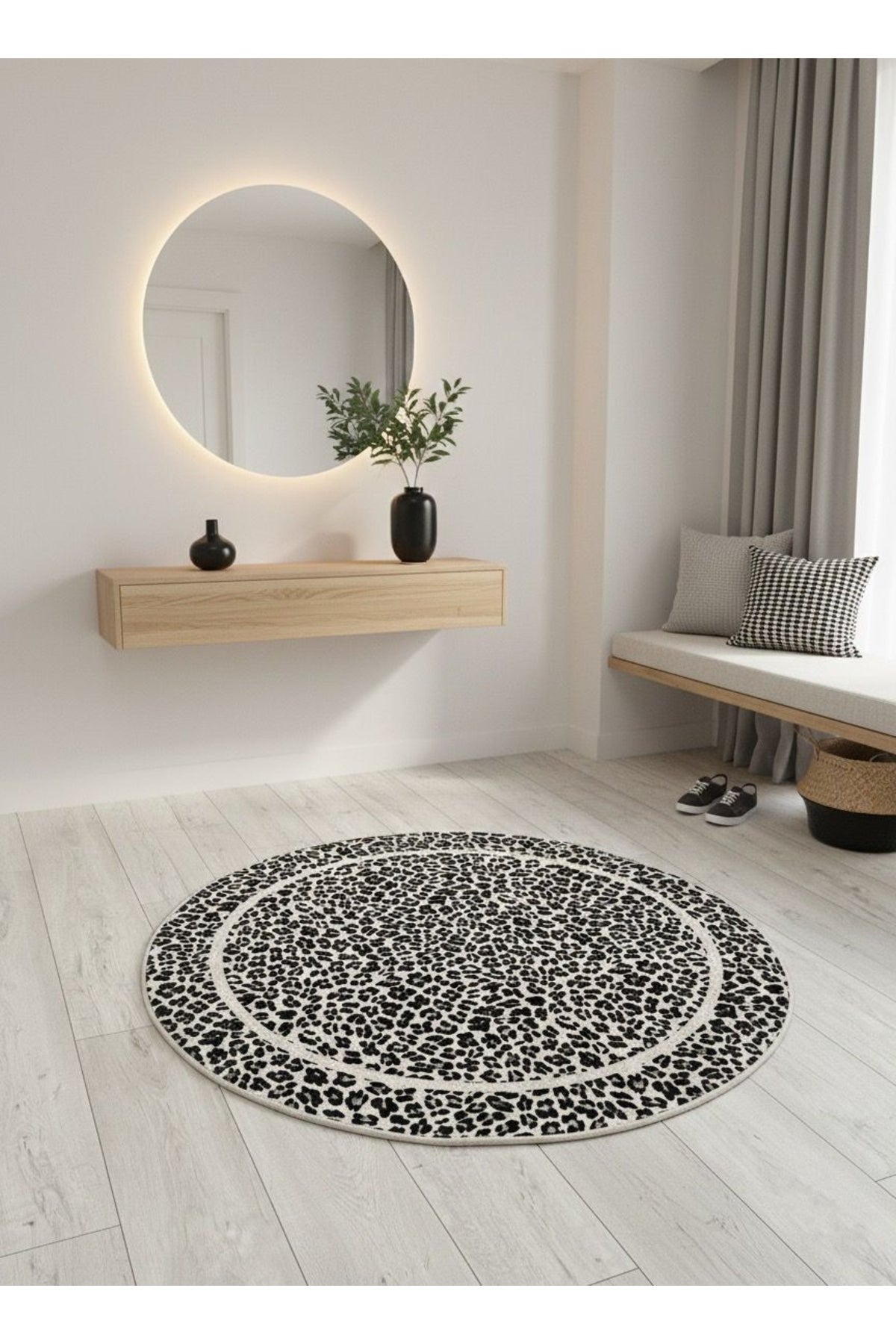 Leopar Desenli Oval Lateks Deri Halı