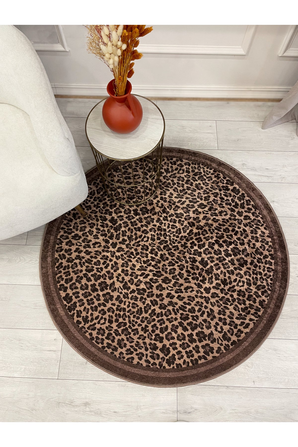 Leopar Desenli Oval Lateks Deri Halı