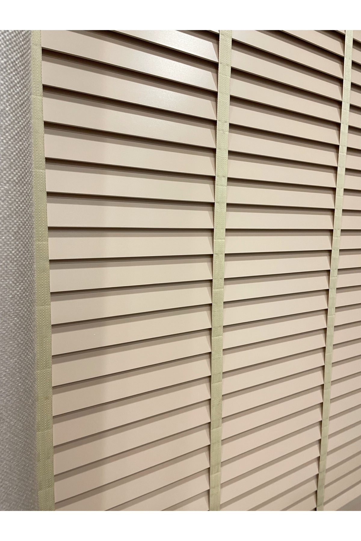 Kızıl Kahve Orijinal Ahşap Jaluzi Perde 50 mm Ofis Modern Ve Tüm Mekanlar Için