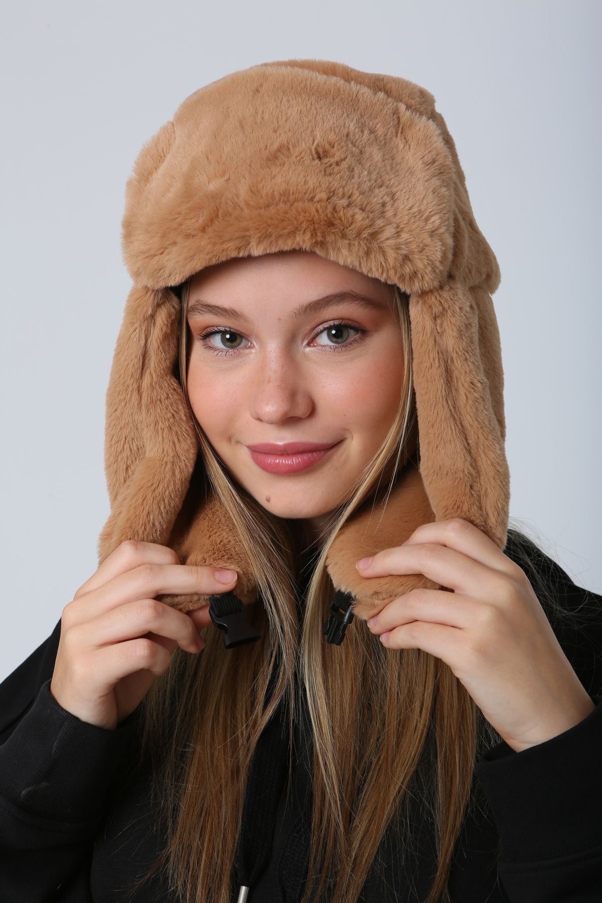 Kırmızı Kalın Peluş Bere, Kulak Koruyucu Model, Kışlık Sıcak Tutan Şapka