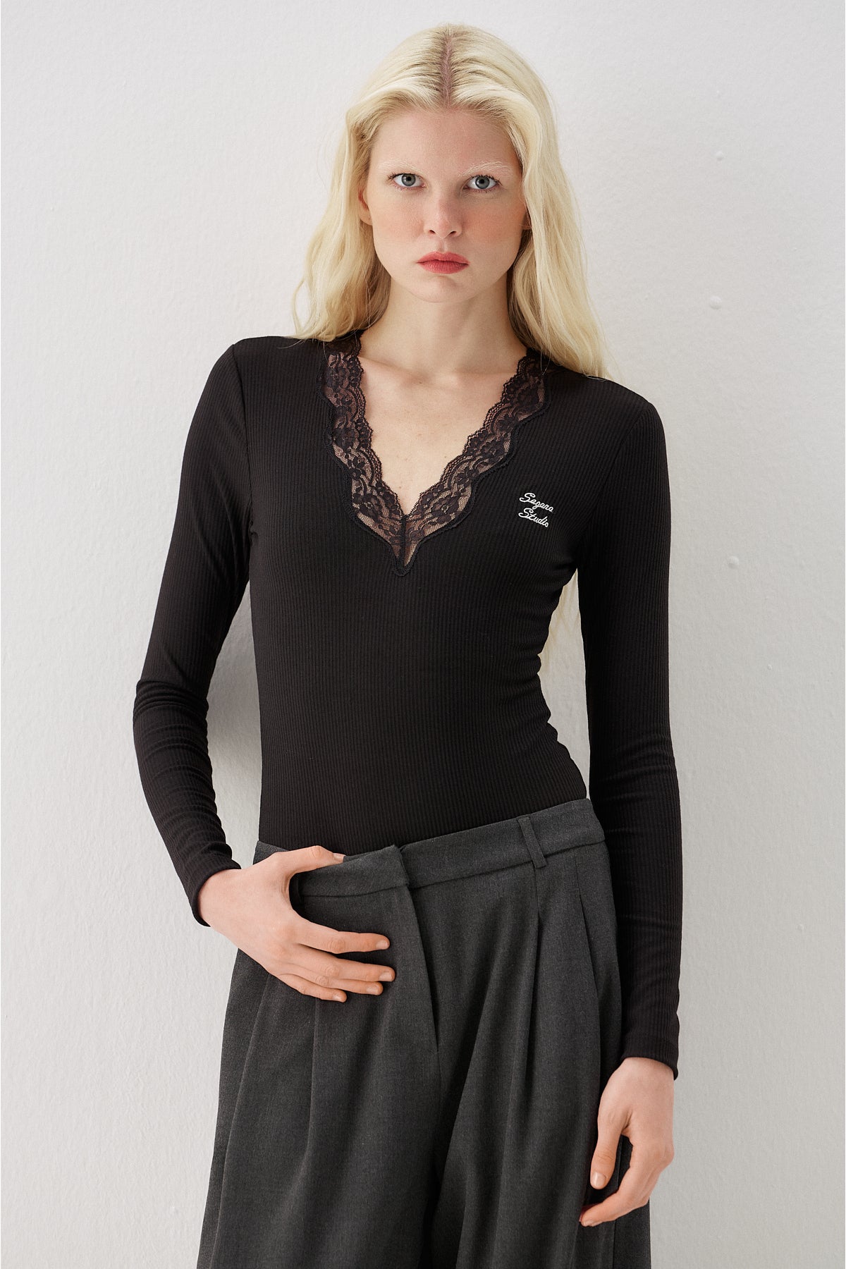 Yaka Dantel Detaylı Çıt Çıtlı Body
