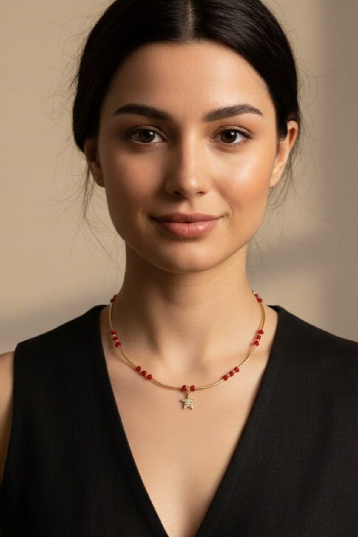Yıldız Uçlu Yeşil Boncuk Boru Detay Gold Kolye