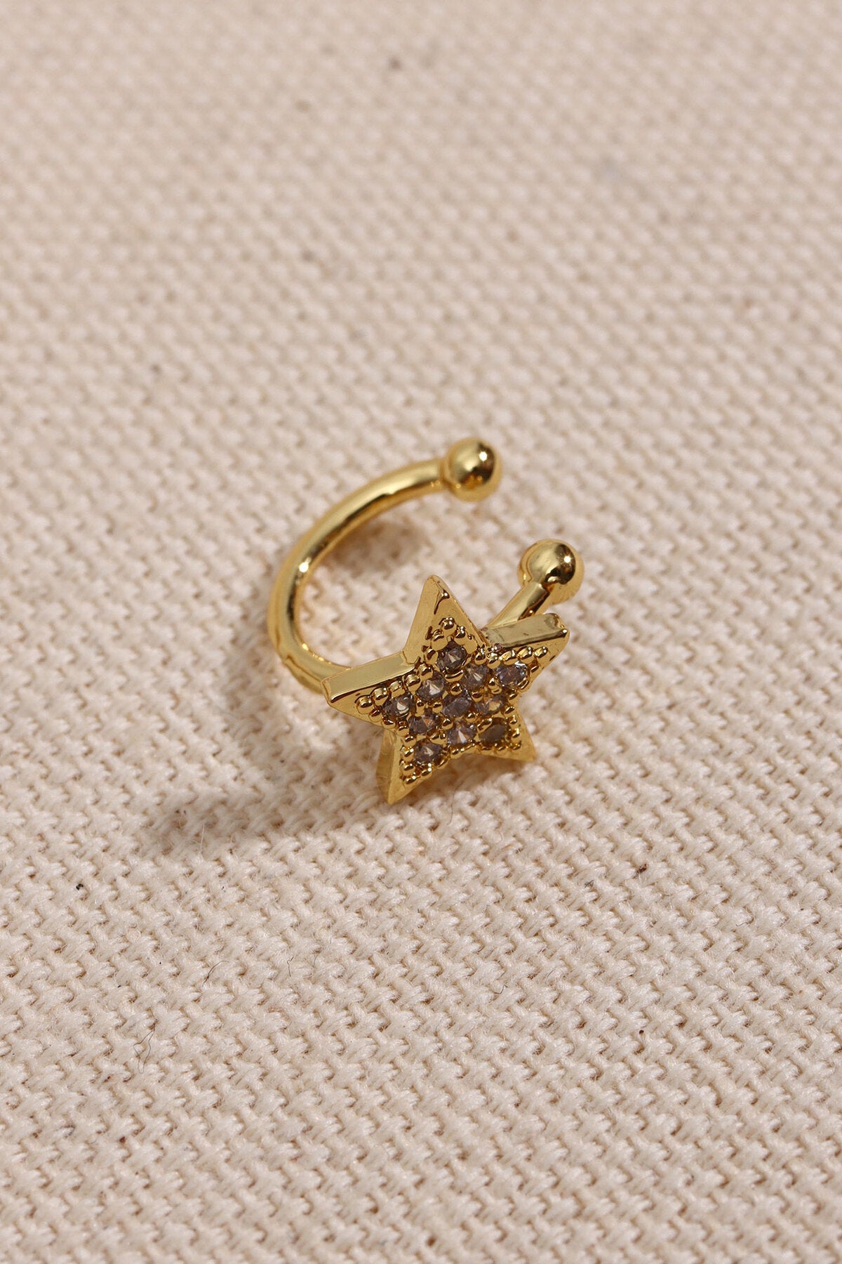 Gold Renk Yıldız Figürlü Kıkırdak Küpe